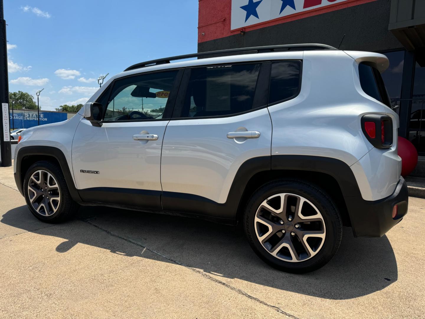 2015 SILVER JEEP RENEGADE LATITUDE (ZACCJABT7FP) , located at 5900 E. Lancaster Ave., Fort Worth, TX, 76112, (817) 457-5456, 0.000000, 0.000000 - Photo#7