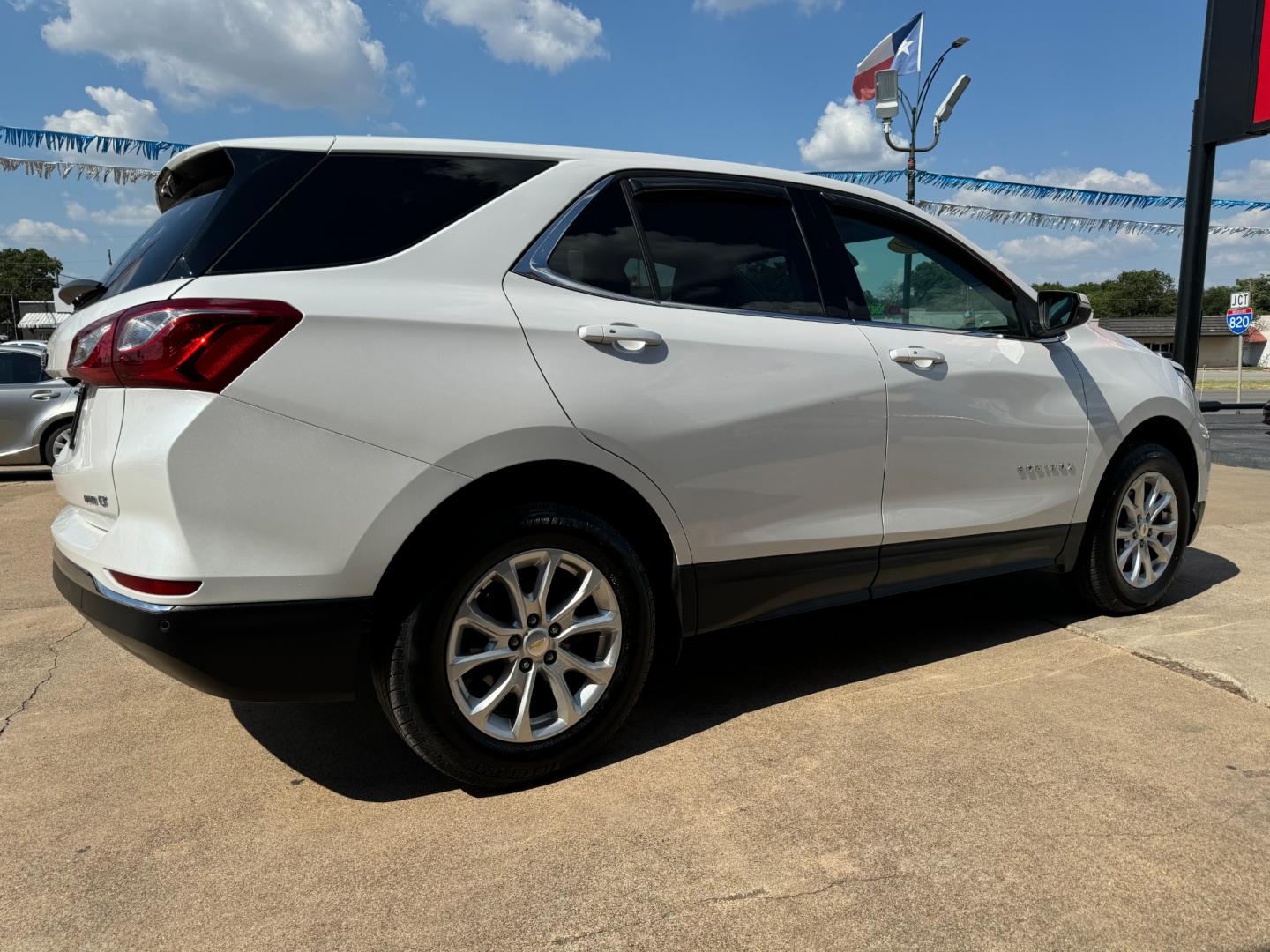 2019 WHITE CHEVROLET EQUINOX LT (1LT) (2GNAXUEV9K6) , located at 5900 E. Lancaster Ave., Fort Worth, TX, 76112, (817) 457-5456, 0.000000, 0.000000 - Photo#4