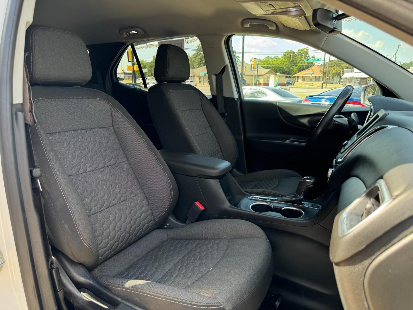 2019 WHITE CHEVROLET EQUINOX LT (1LT) (2GNAXUEV9K6) , located at 5900 E. Lancaster Ave., Fort Worth, TX, 76112, (817) 457-5456, 0.000000, 0.000000 - Photo#17