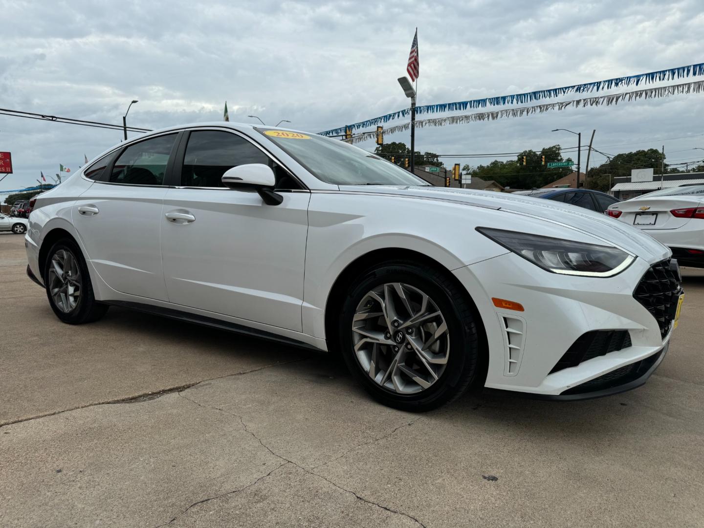 2020 WHITE HYUNDAI SONATA SEL (5NPEF4JA4LH) , located at 5900 E. Lancaster Ave., Fort Worth, TX, 76112, (817) 457-5456, 0.000000, 0.000000 - Photo#3