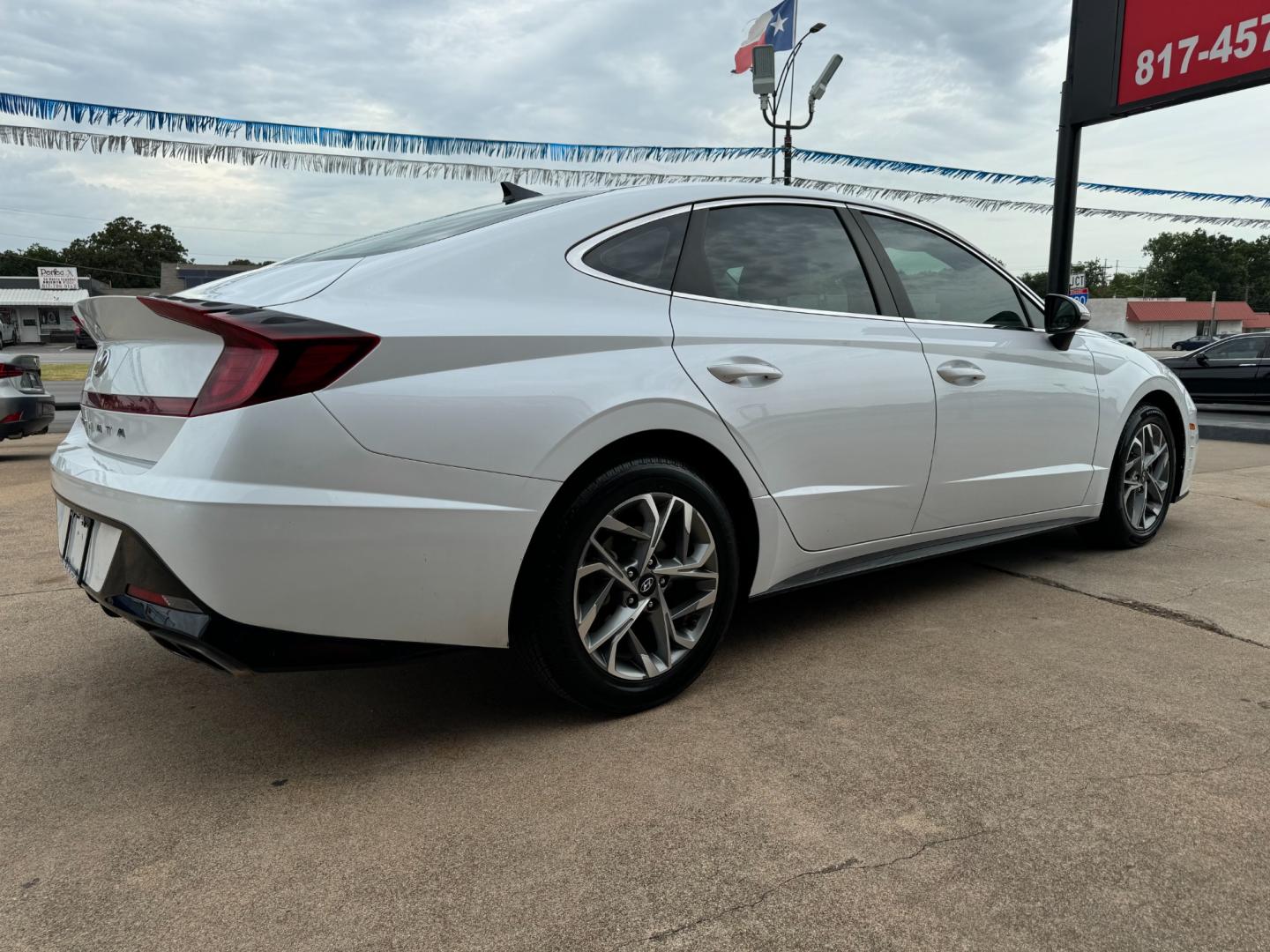 2020 WHITE HYUNDAI SONATA SEL (5NPEF4JA4LH) , located at 5900 E. Lancaster Ave., Fort Worth, TX, 76112, (817) 457-5456, 0.000000, 0.000000 - Photo#4