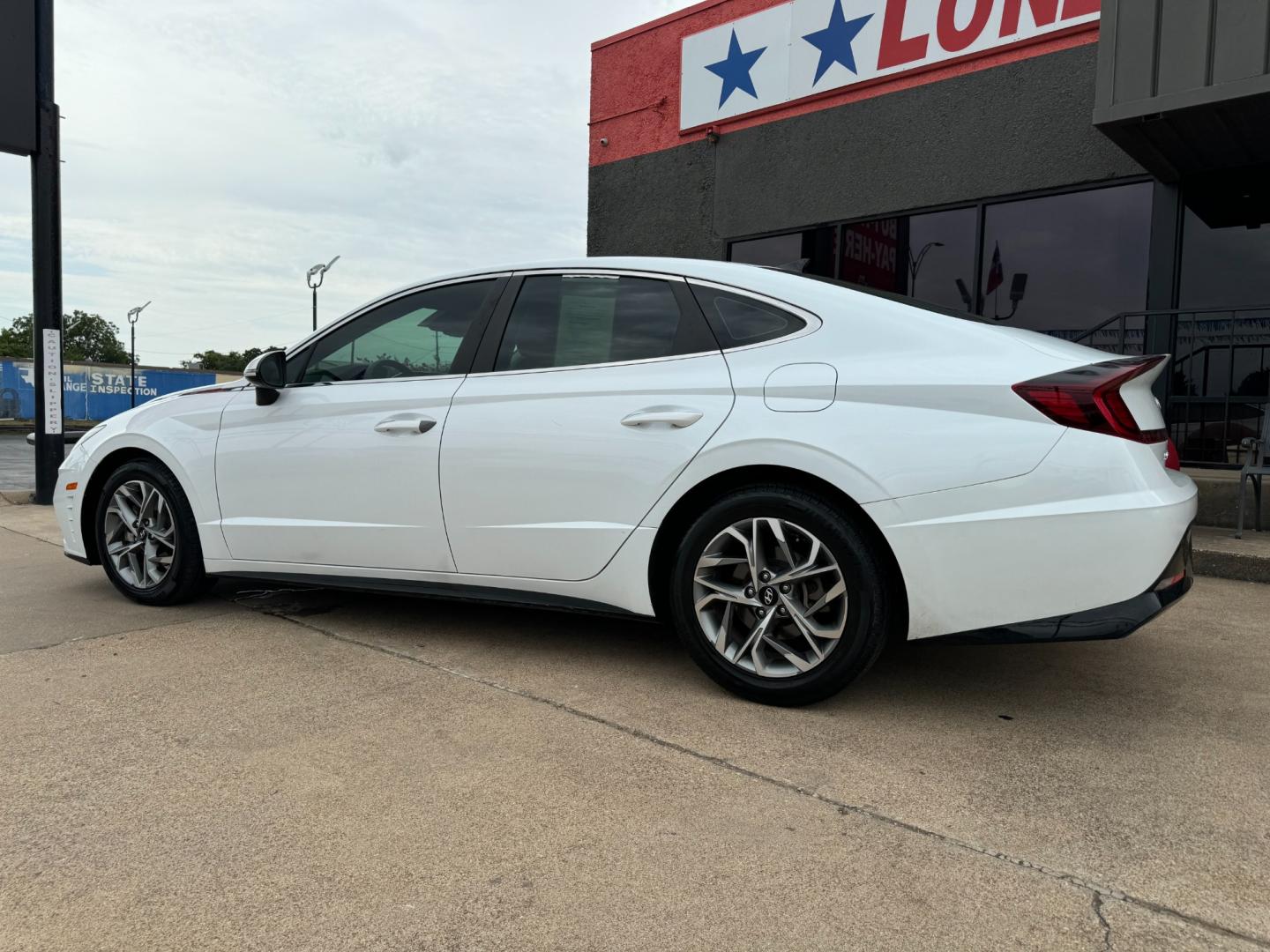 2020 WHITE HYUNDAI SONATA SEL (5NPEF4JA4LH) , located at 5900 E. Lancaster Ave., Fort Worth, TX, 76112, (817) 457-5456, 0.000000, 0.000000 - Photo#7