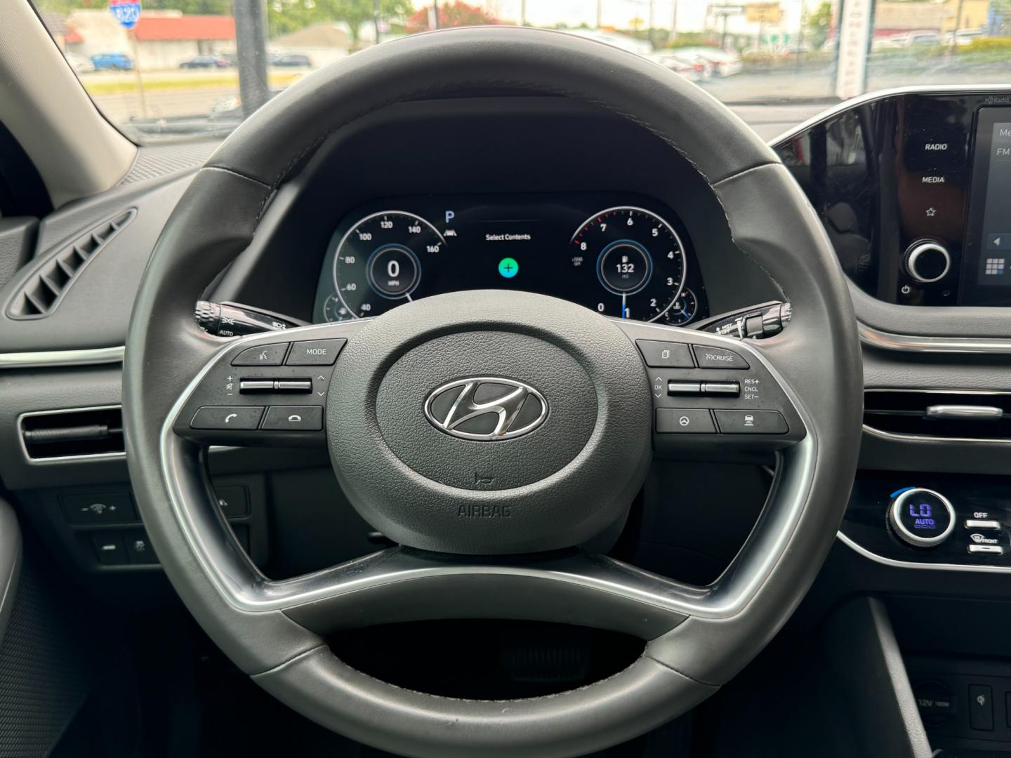 2020 WHITE HYUNDAI SONATA SEL (5NPEF4JA4LH) , located at 5900 E. Lancaster Ave., Fort Worth, TX, 76112, (817) 457-5456, 0.000000, 0.000000 - Photo#19