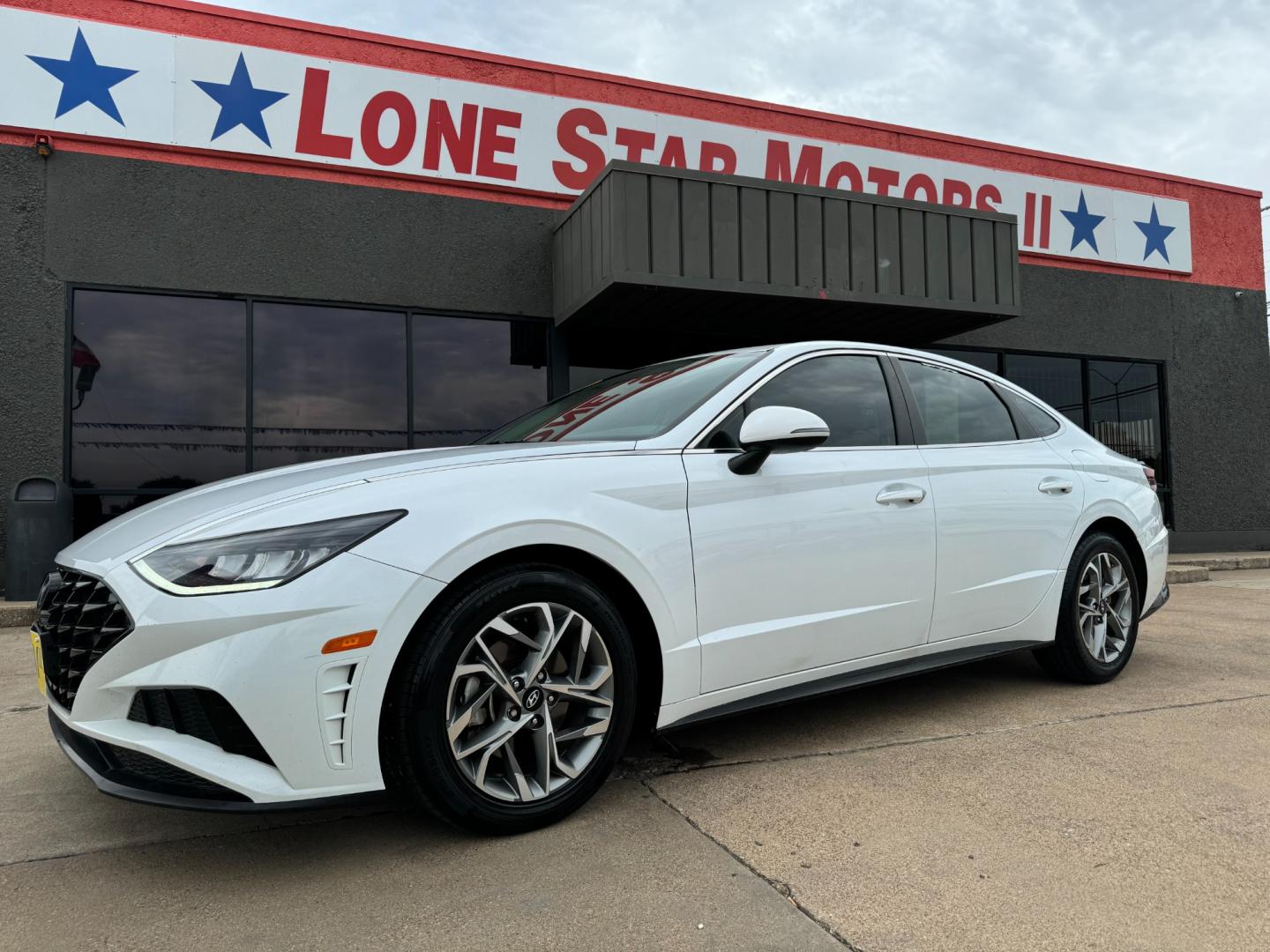 2020 WHITE HYUNDAI SONATA SEL (5NPEF4JA4LH) , located at 5900 E. Lancaster Ave., Fort Worth, TX, 76112, (817) 457-5456, 0.000000, 0.000000 - Photo#1