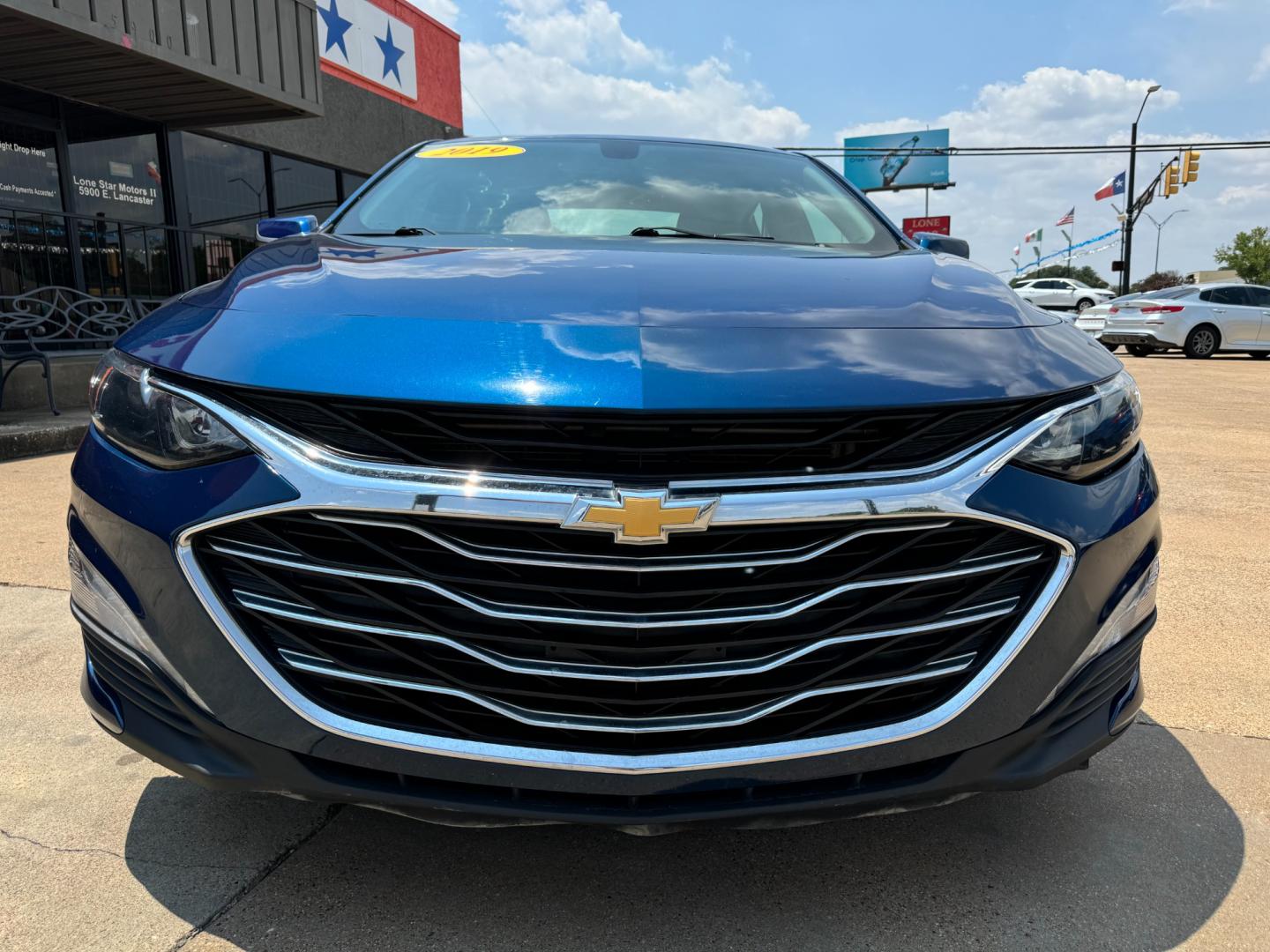 2019 BLUE CHEVROLET MALIBU LT (2FL) (1G1ZD5ST4KF) , located at 5900 E. Lancaster Ave., Fort Worth, TX, 76112, (817) 457-5456, 0.000000, 0.000000 - Photo#2