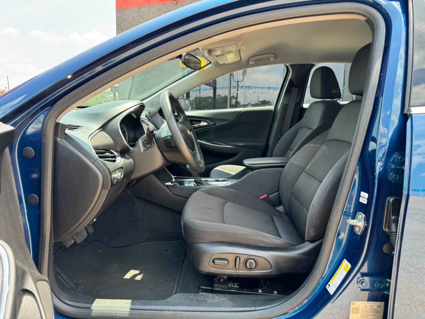 2019 BLUE CHEVROLET MALIBU LT (2FL) (1G1ZD5ST4KF) , located at 5900 E. Lancaster Ave., Fort Worth, TX, 76112, (817) 457-5456, 0.000000, 0.000000 - Photo#9