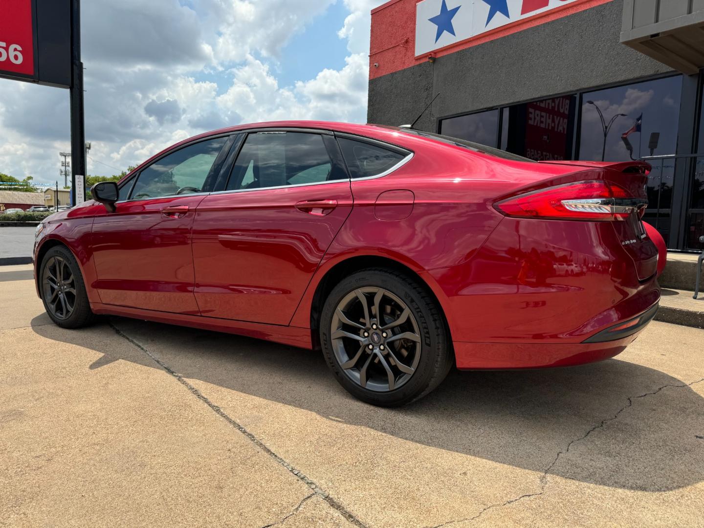 2018 RED FORD FUSION SE (3FA6P0HD8JR) , located at 5900 E. Lancaster Ave., Fort Worth, TX, 76112, (817) 457-5456, 0.000000, 0.000000 - Photo#7