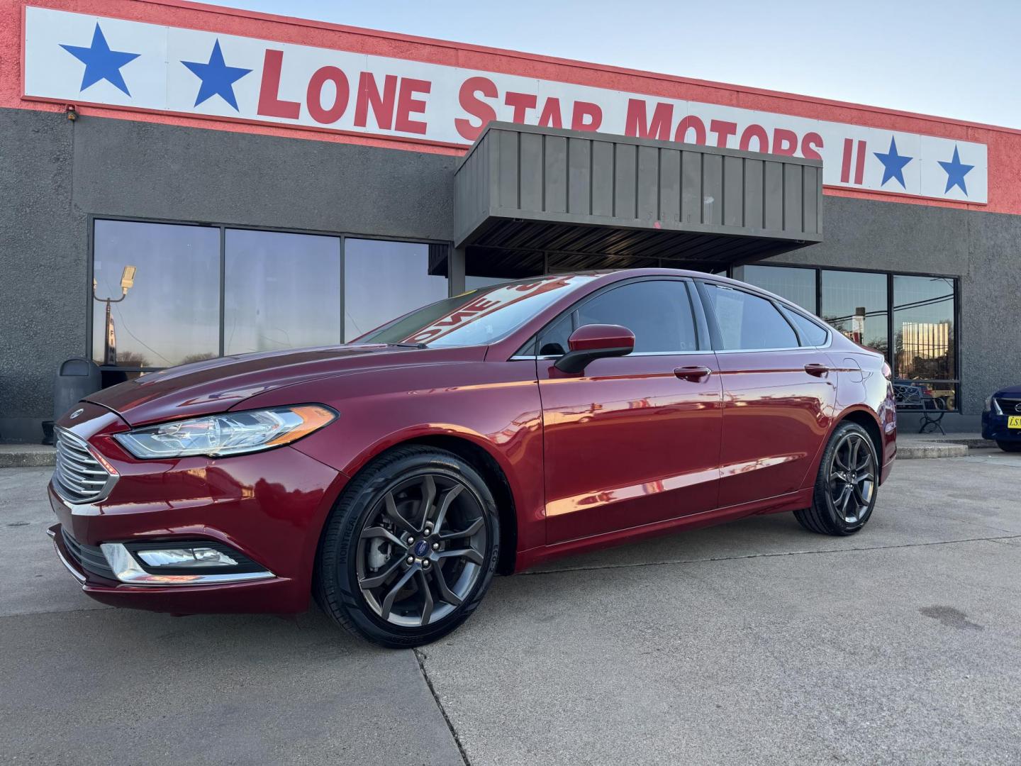 2018 Ford Fusion SE photo 2