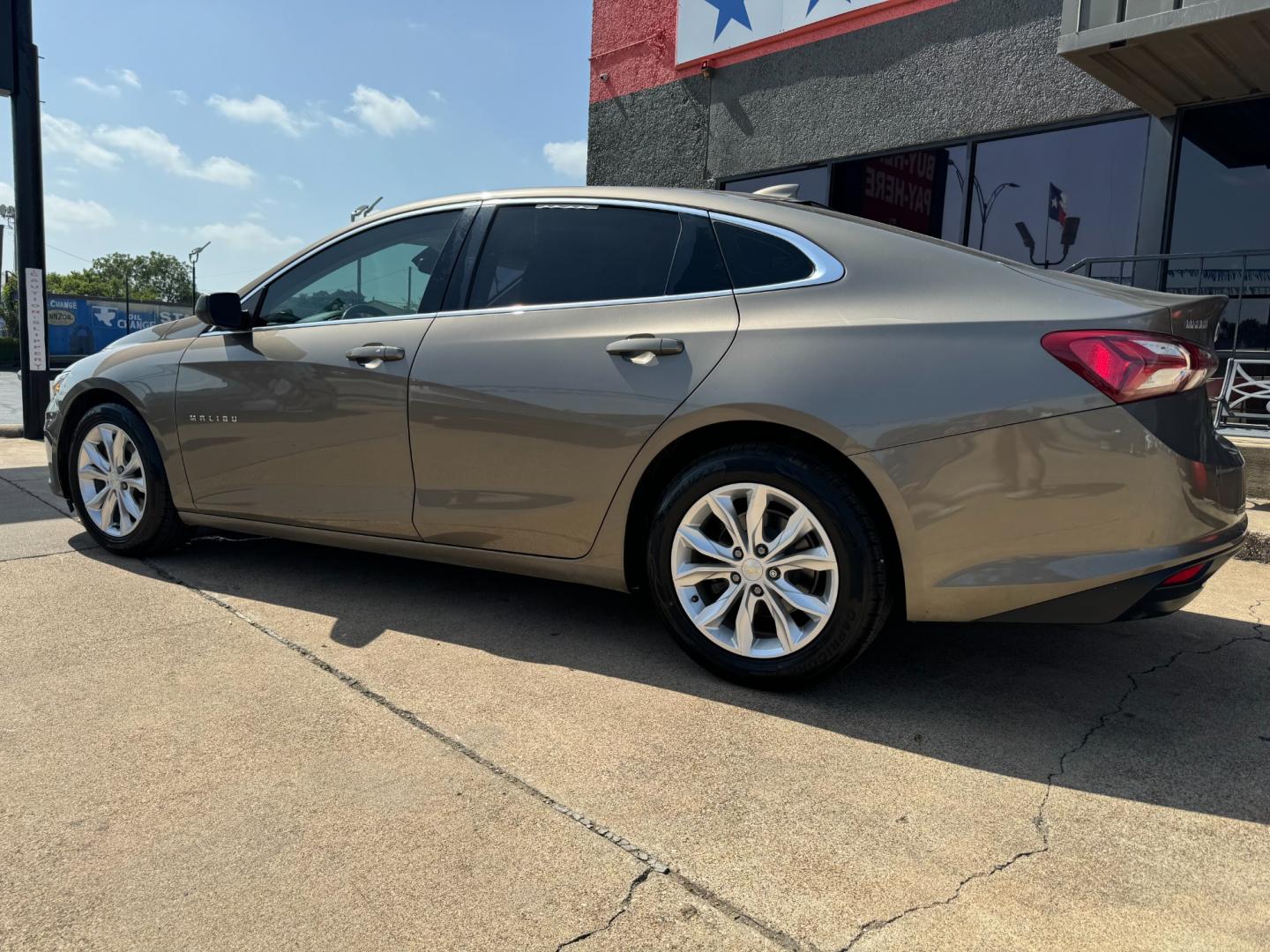 2020 GRAY CHEVROLET MALIBU LT (1LT) (1G1ZD5ST1LF) , located at 5900 E. Lancaster Ave., Fort Worth, TX, 76112, (817) 457-5456, 0.000000, 0.000000 - Photo#6
