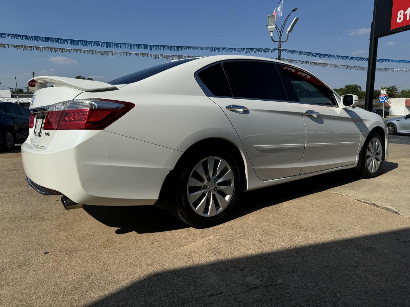 2014 WHITE HONDA ACCORD EX-L (1HGCR3F80EA) , located at 5900 E. Lancaster Ave., Fort Worth, TX, 76112, (817) 457-5456, 0.000000, 0.000000 - Photo#4