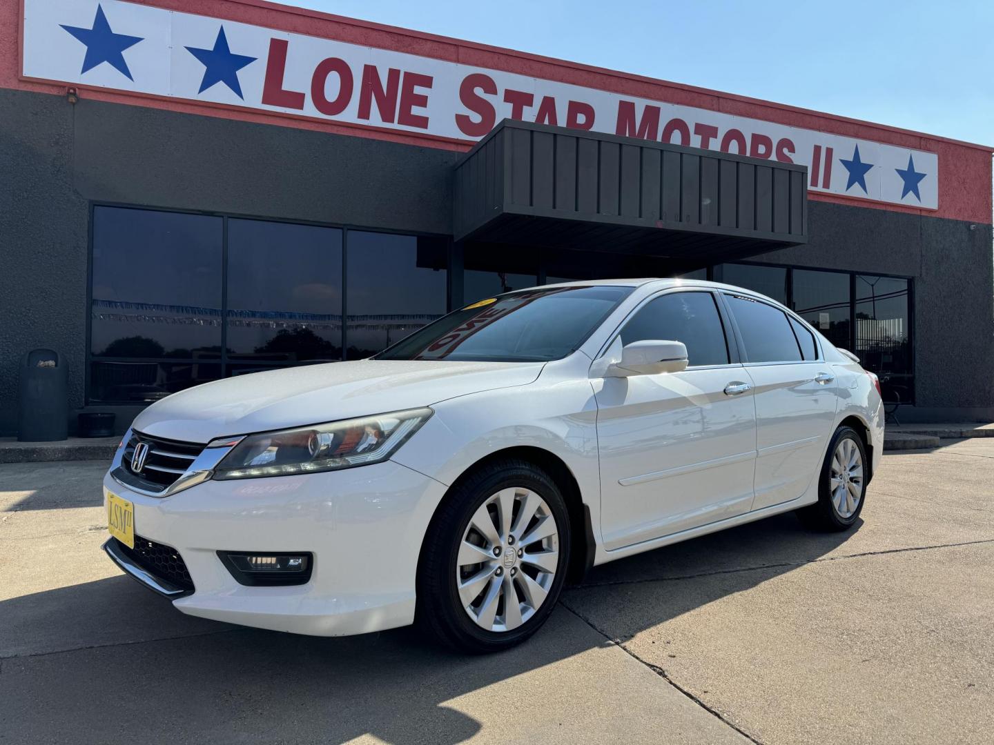 2014 WHITE HONDA ACCORD EX-L (1HGCR3F80EA) , located at 5900 E. Lancaster Ave., Fort Worth, TX, 76112, (817) 457-5456, 0.000000, 0.000000 - Photo#1