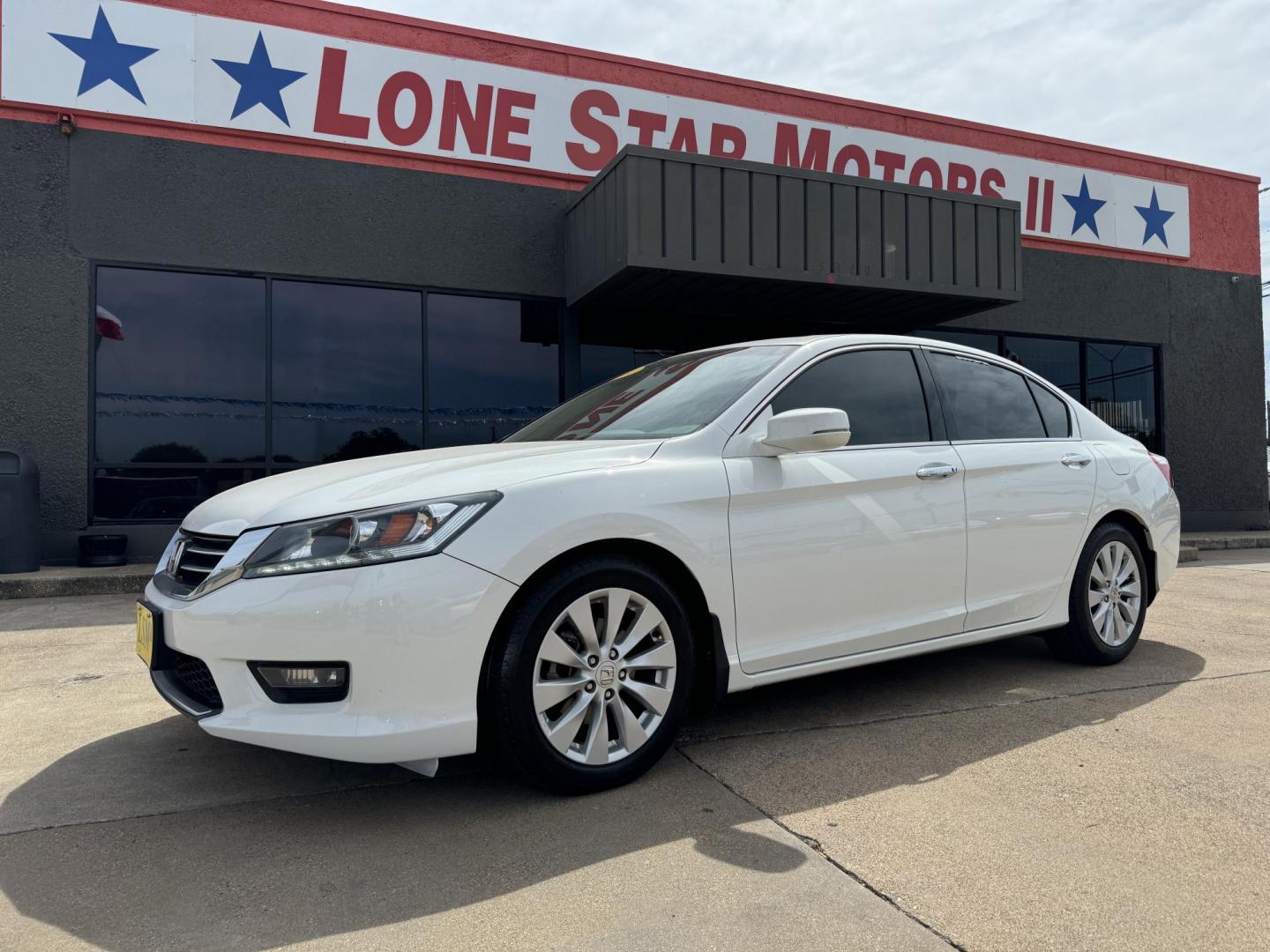 2014 WHITE HONDA ACCORD EX-L (1HGCR3F89EA) , located at 5900 E. Lancaster Ave., Fort Worth, TX, 76112, (817) 457-5456, 0.000000, 0.000000 - Photo#1