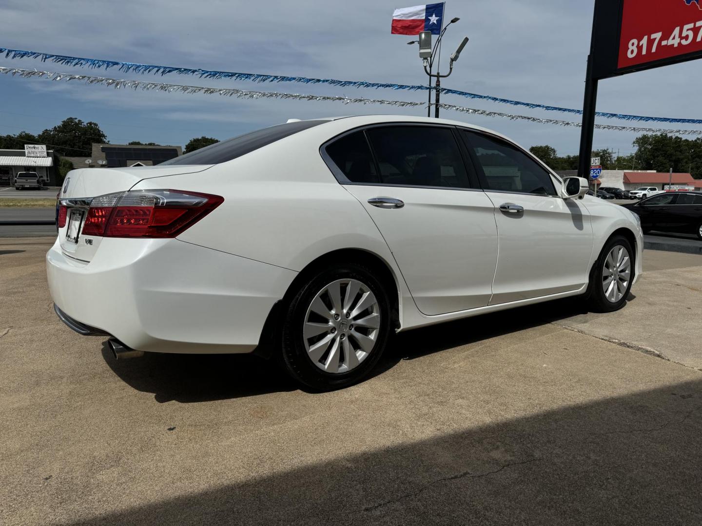 2014 WHITE HONDA ACCORD EX-L (1HGCR3F89EA) , located at 5900 E. Lancaster Ave., Fort Worth, TX, 76112, (817) 457-5456, 0.000000, 0.000000 - Photo#4