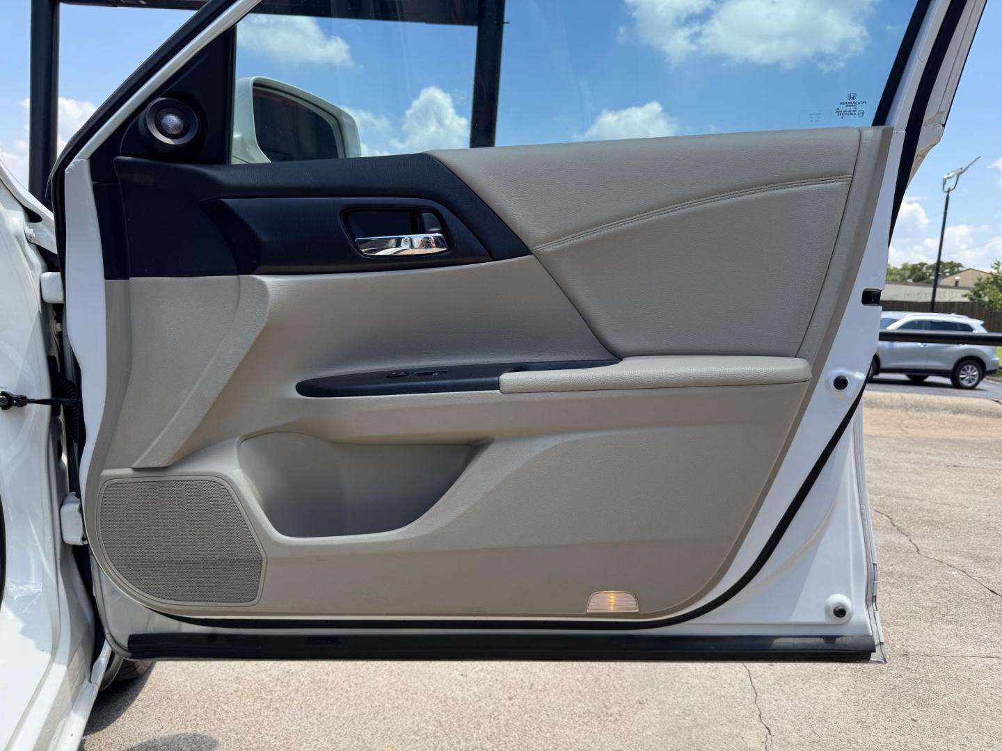2014 WHITE HONDA ACCORD EX-L (1HGCR3F89EA) , located at 5900 E. Lancaster Ave., Fort Worth, TX, 76112, (817) 457-5456, 0.000000, 0.000000 - Photo#15