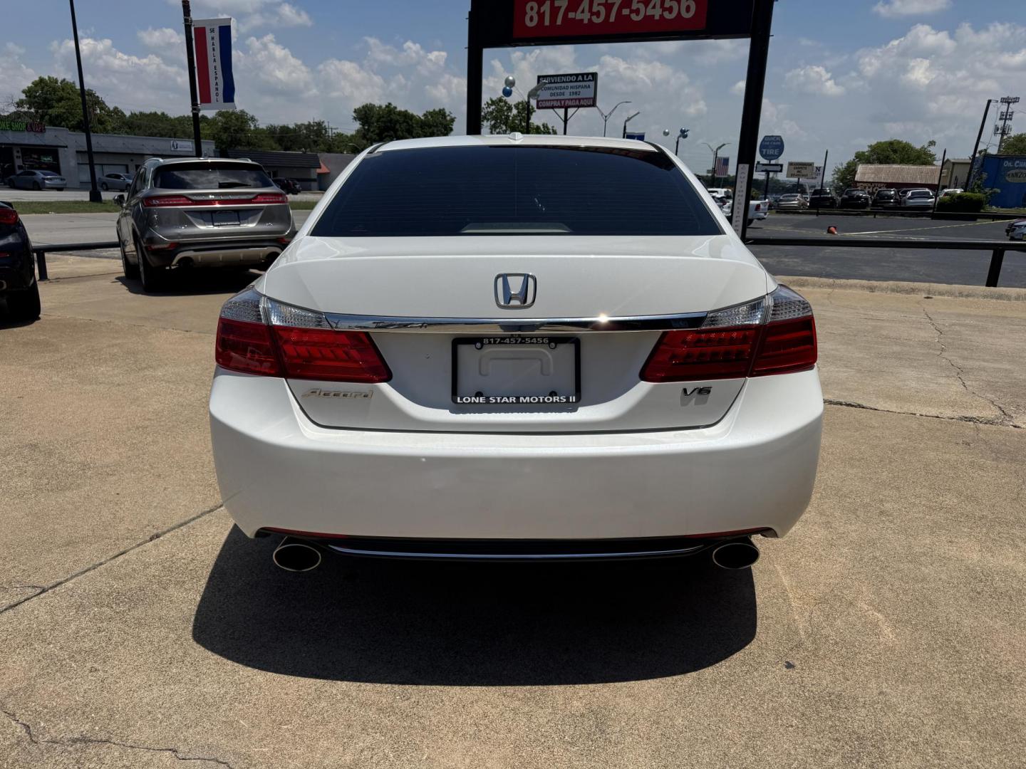 2014 WHITE HONDA ACCORD EX-L (1HGCR3F89EA) , located at 5900 E. Lancaster Ave., Fort Worth, TX, 76112, (817) 457-5456, 0.000000, 0.000000 - Photo#4