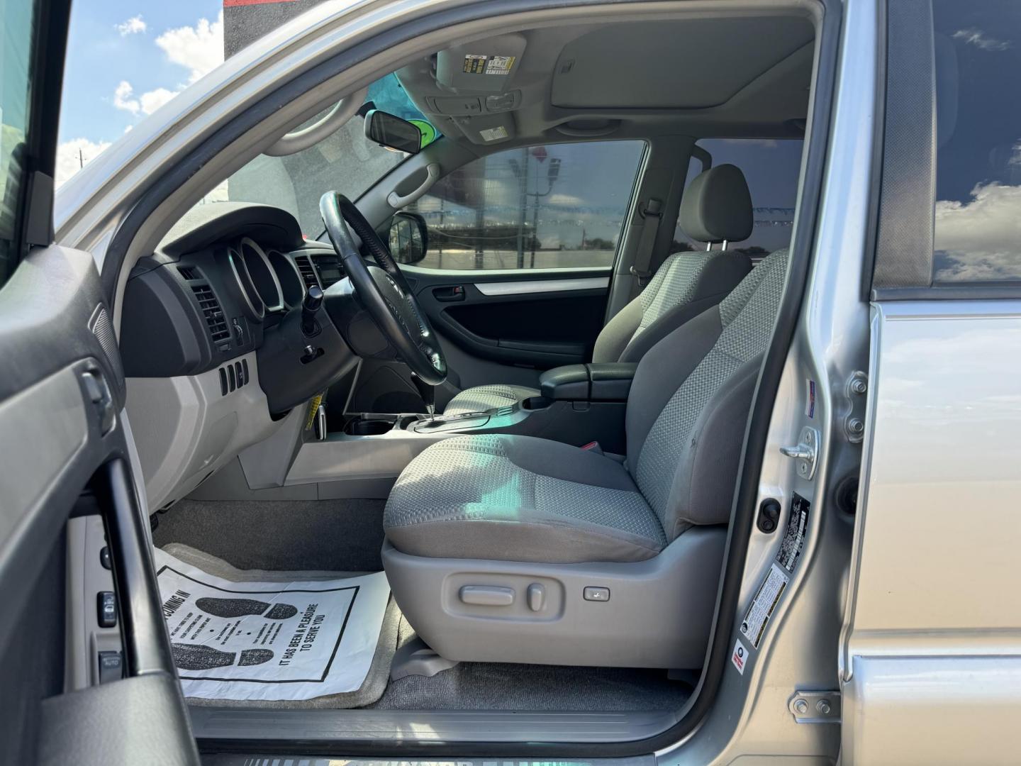 2007 SILVER TOYOTA 4RUNNER (JTEZU14RX70) , located at 5900 E. Lancaster Ave., Fort Worth, TX, 76112, (817) 457-5456, 0.000000, 0.000000 - Photo#9