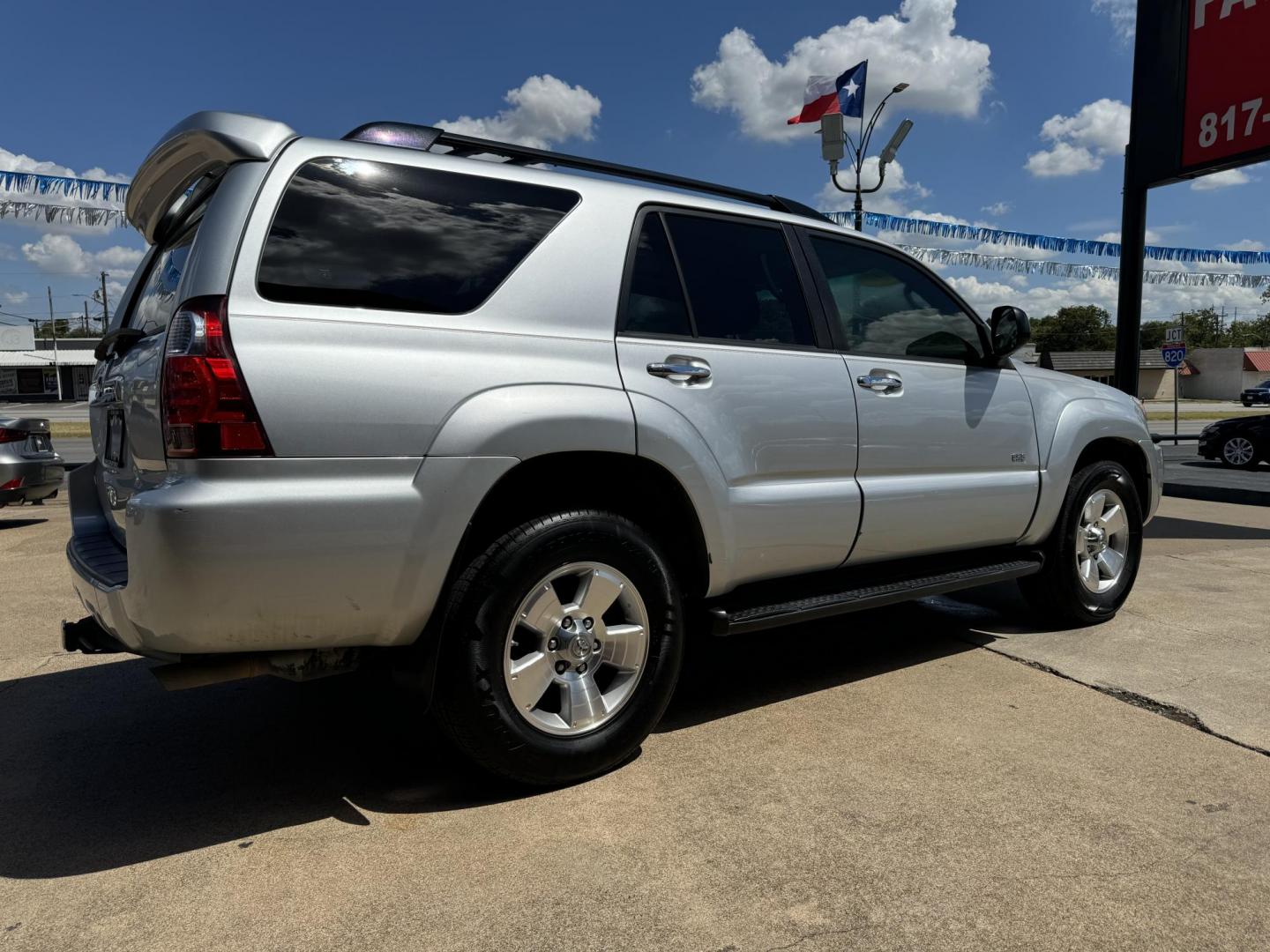 2007 SILVER TOYOTA 4RUNNER (JTEZU14RX70) , located at 5900 E. Lancaster Ave., Fort Worth, TX, 76112, (817) 457-5456, 0.000000, 0.000000 - Photo#4