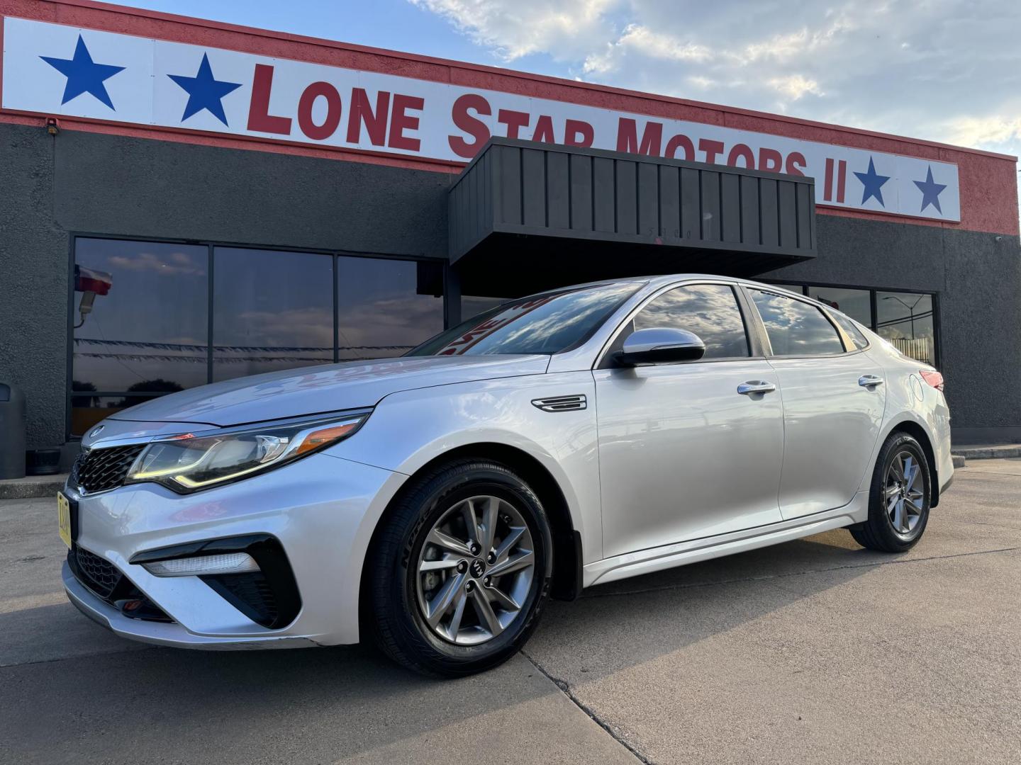 2019 SILVER KIA OPTIMA LX; S (5XXGT4L38KG) , located at 5900 E. Lancaster Ave., Fort Worth, TX, 76112, (817) 457-5456, 0.000000, 0.000000 - Photo#1