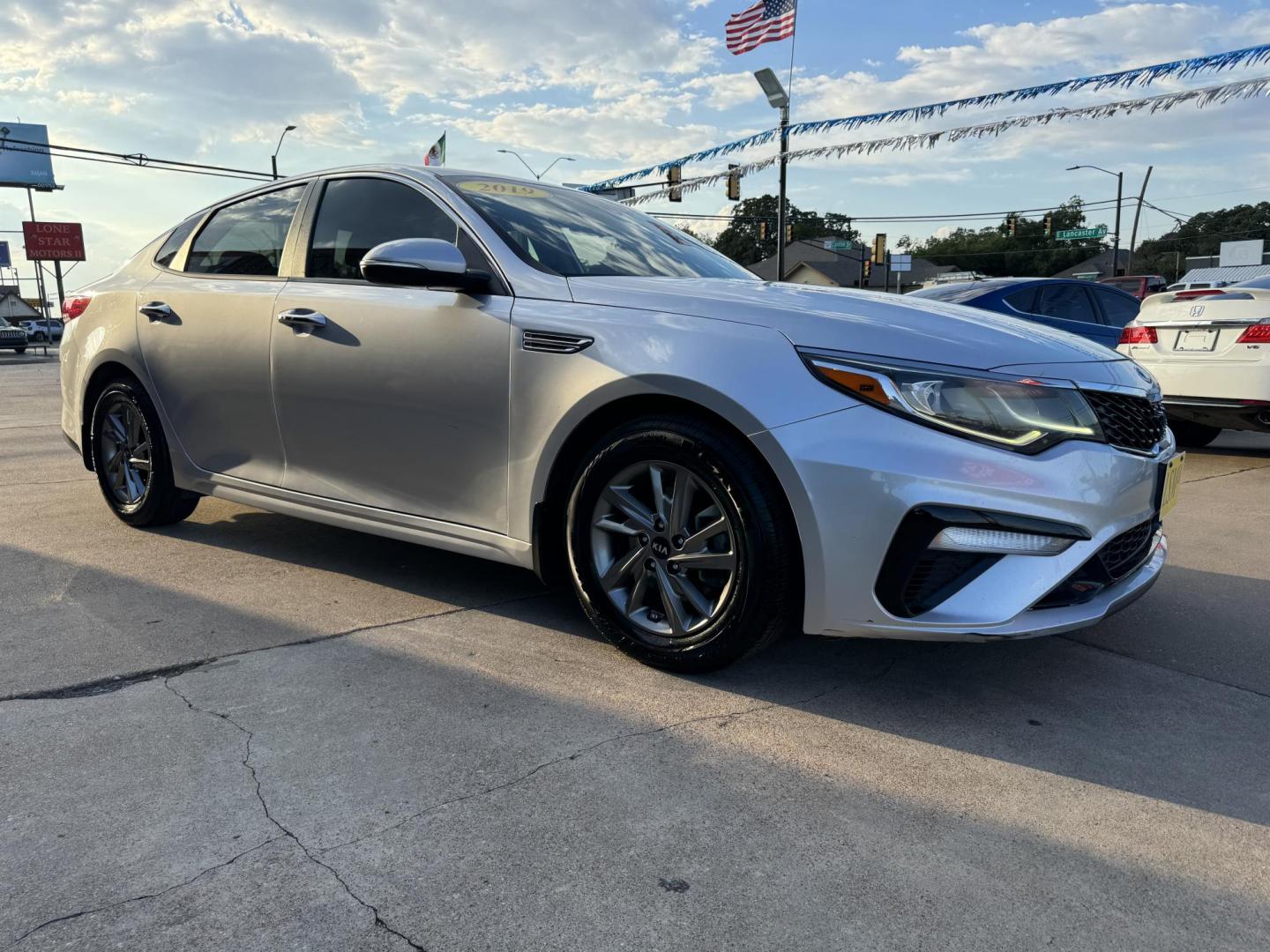 2019 SILVER KIA OPTIMA LX; S (5XXGT4L38KG) , located at 5900 E. Lancaster Ave., Fort Worth, TX, 76112, (817) 457-5456, 0.000000, 0.000000 - Photo#3