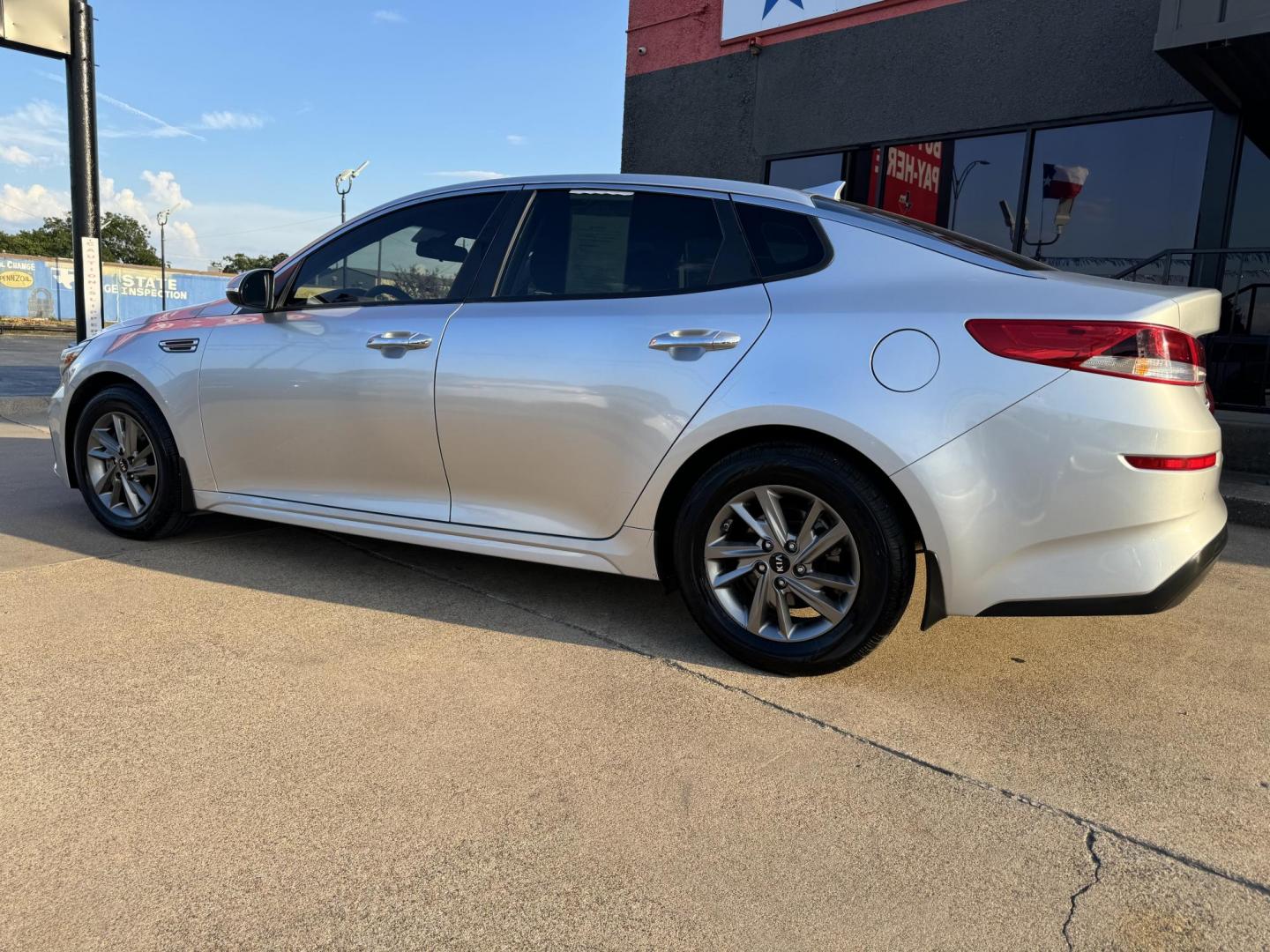 2019 SILVER KIA OPTIMA LX; S (5XXGT4L38KG) , located at 5900 E. Lancaster Ave., Fort Worth, TX, 76112, (817) 457-5456, 0.000000, 0.000000 - Photo#7