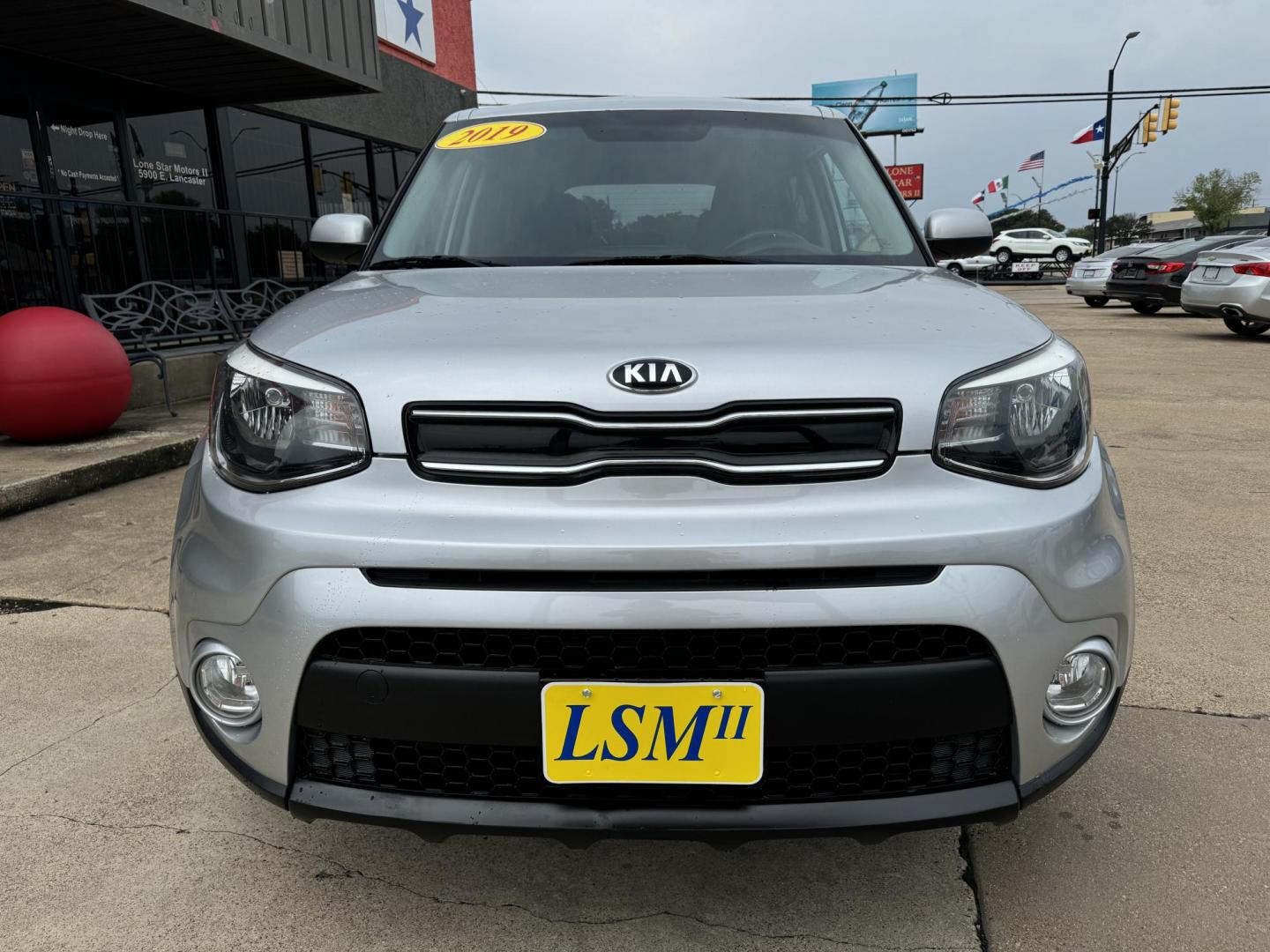 2019 SILVER KIA SOUL + (PLUS) (KNDJP3A55K7) , located at 5900 E. Lancaster Ave., Fort Worth, TX, 76112, (817) 457-5456, 0.000000, 0.000000 - Photo#2