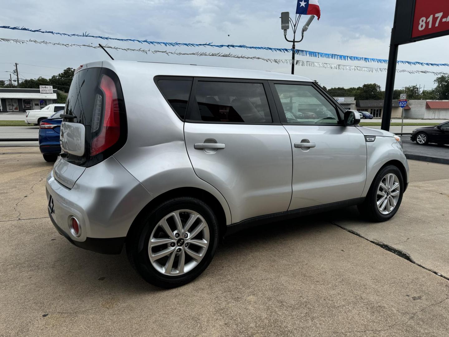 2019 SILVER KIA SOUL + (PLUS) (KNDJP3A55K7) , located at 5900 E. Lancaster Ave., Fort Worth, TX, 76112, (817) 457-5456, 0.000000, 0.000000 - Photo#4