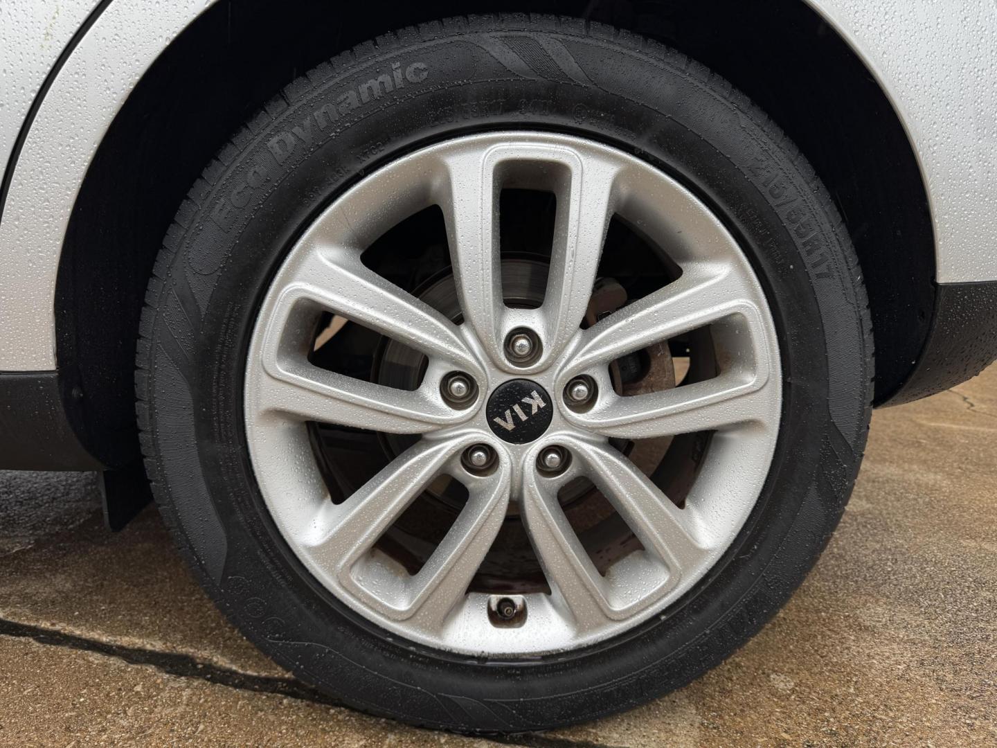 2019 SILVER KIA SOUL + (PLUS) (KNDJP3A55K7) , located at 5900 E. Lancaster Ave., Fort Worth, TX, 76112, (817) 457-5456, 0.000000, 0.000000 - Photo#21