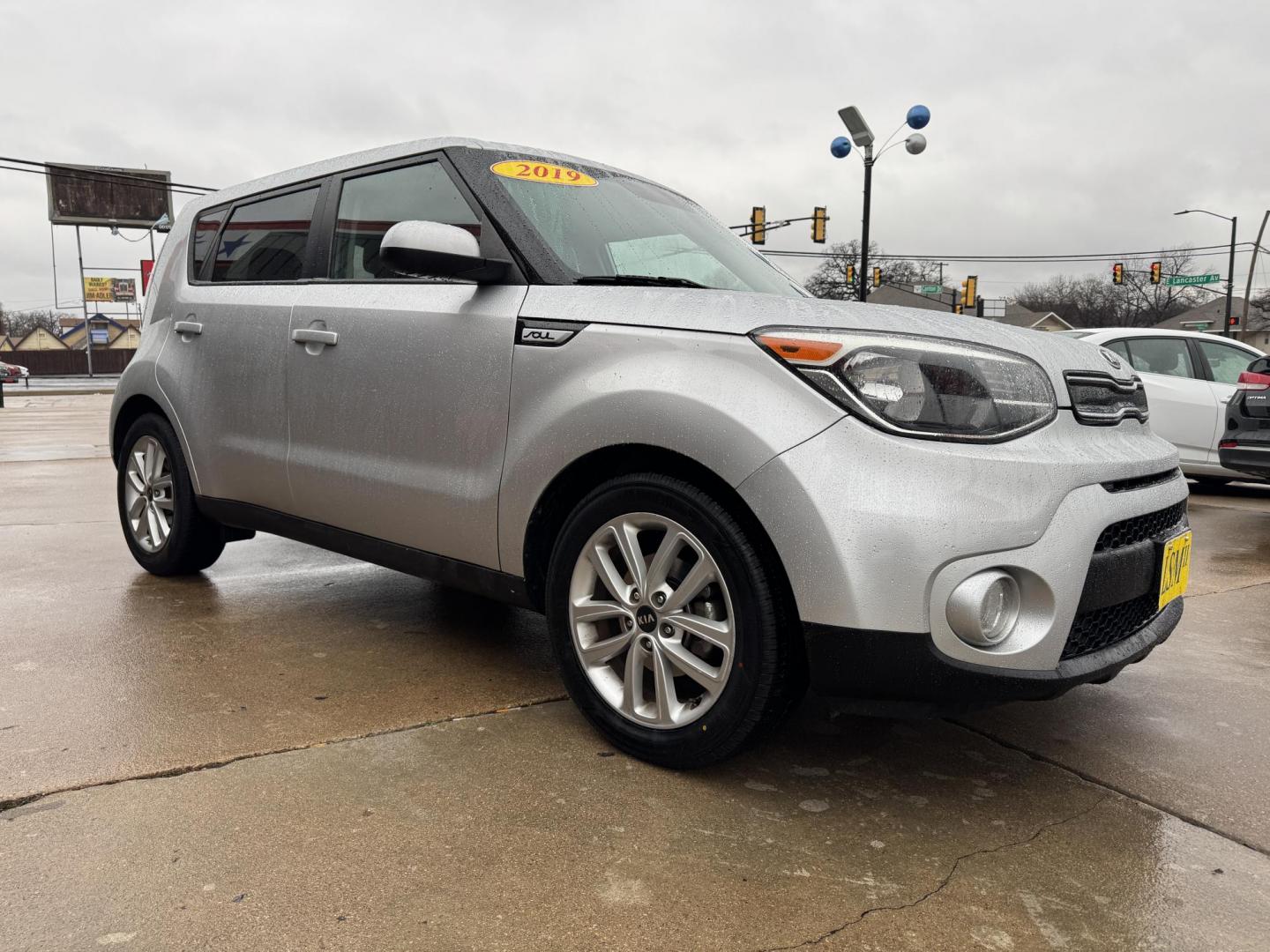 2019 SILVER KIA SOUL + (PLUS) (KNDJP3A55K7) , located at 5900 E. Lancaster Ave., Fort Worth, TX, 76112, (817) 457-5456, 0.000000, 0.000000 - Photo#2