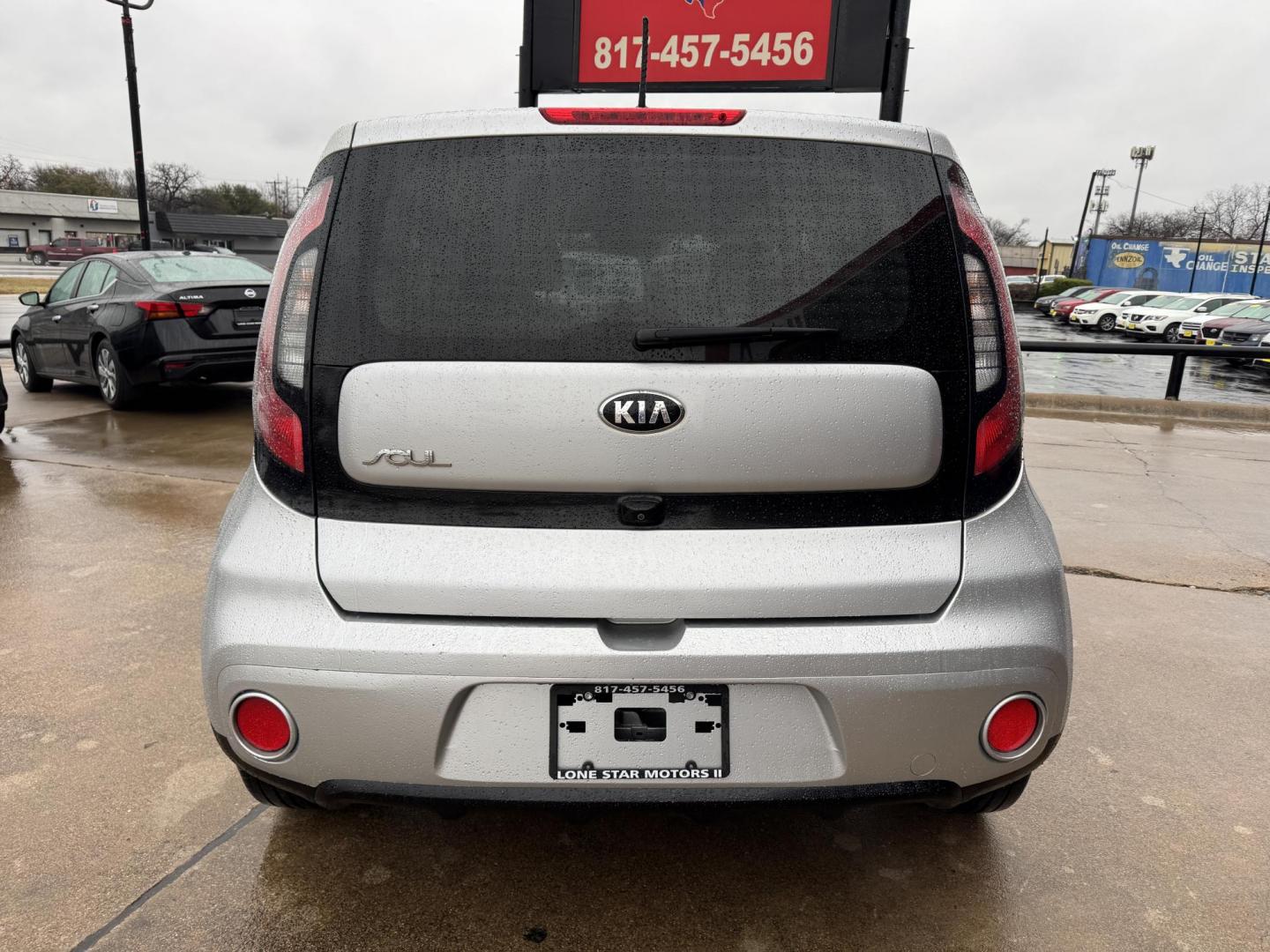 2019 SILVER KIA SOUL + (PLUS) (KNDJP3A55K7) , located at 5900 E. Lancaster Ave., Fort Worth, TX, 76112, (817) 457-5456, 0.000000, 0.000000 - Photo#4