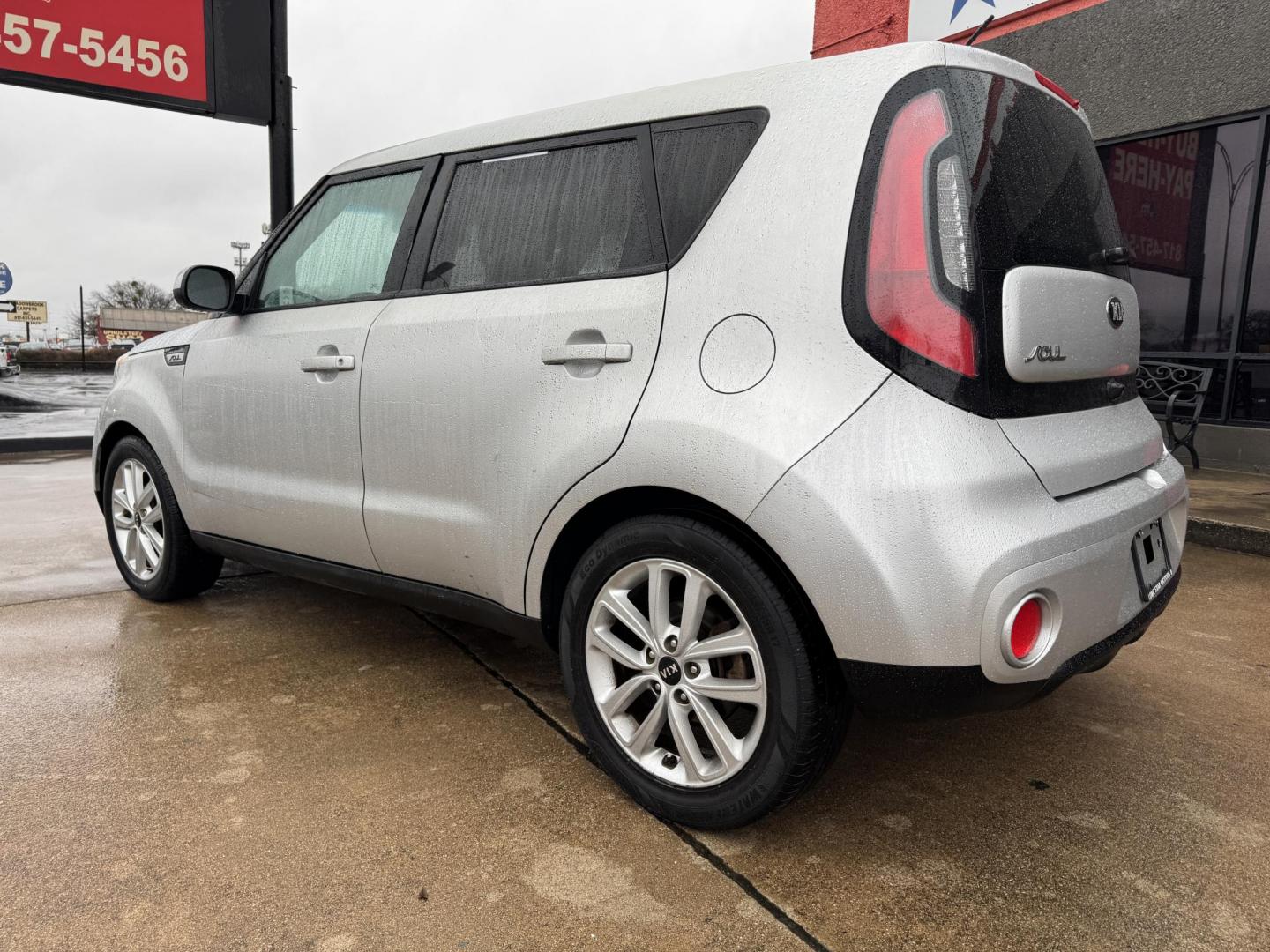 2019 SILVER KIA SOUL + (PLUS) (KNDJP3A55K7) , located at 5900 E. Lancaster Ave., Fort Worth, TX, 76112, (817) 457-5456, 0.000000, 0.000000 - Photo#6