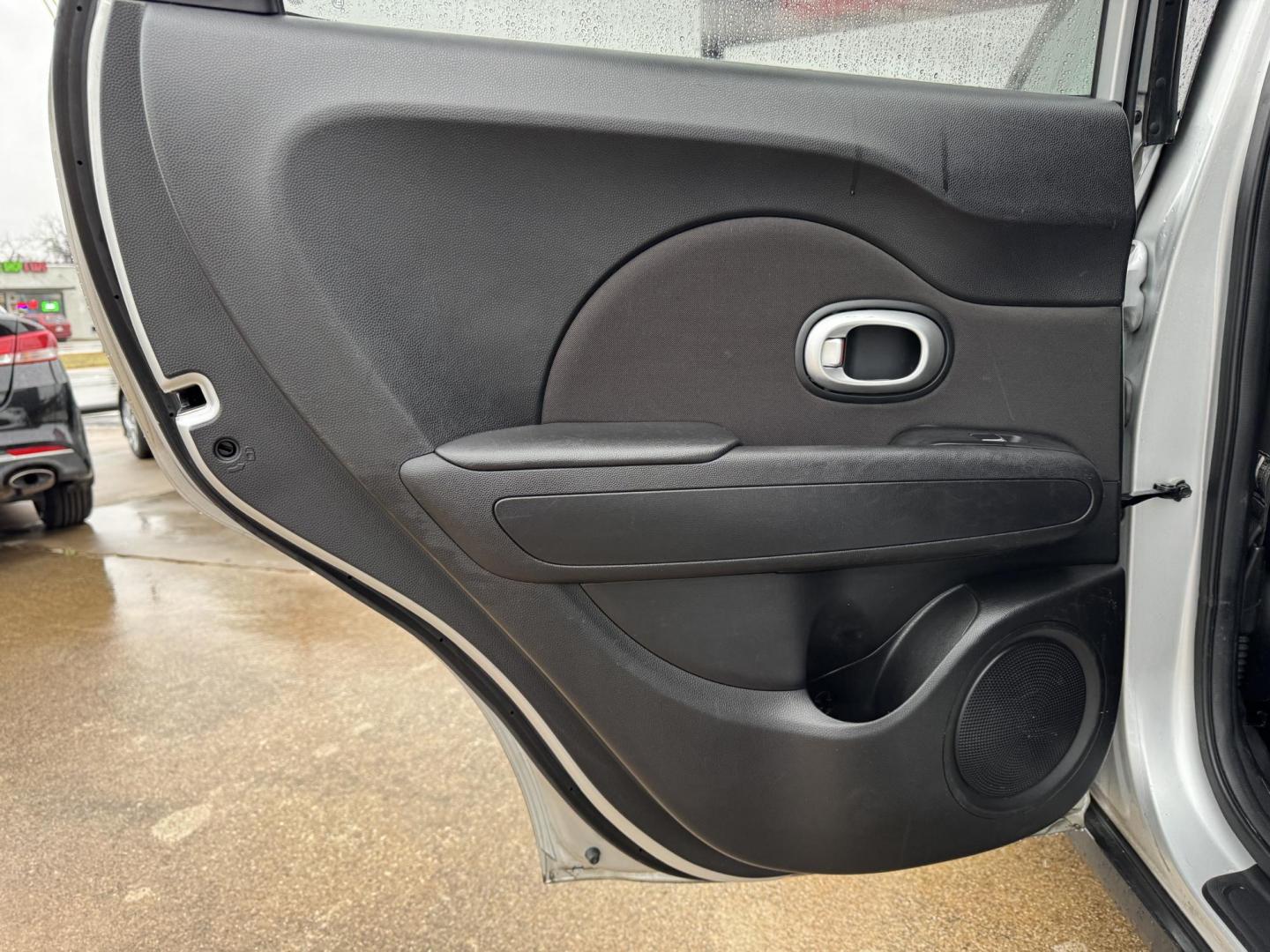 2019 SILVER KIA SOUL + (PLUS) (KNDJP3A55K7) , located at 5900 E. Lancaster Ave., Fort Worth, TX, 76112, (817) 457-5456, 0.000000, 0.000000 - Photo#10