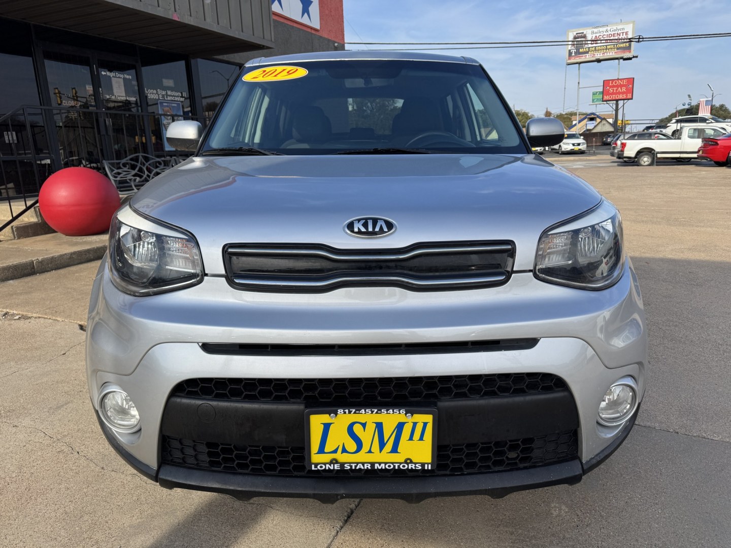 2019 SILVER KIA SOUL + (PLUS) (KNDJP3A55K7) , located at 5900 E. Lancaster Ave., Fort Worth, TX, 76112, (817) 457-5456, 0.000000, 0.000000- Photo#1