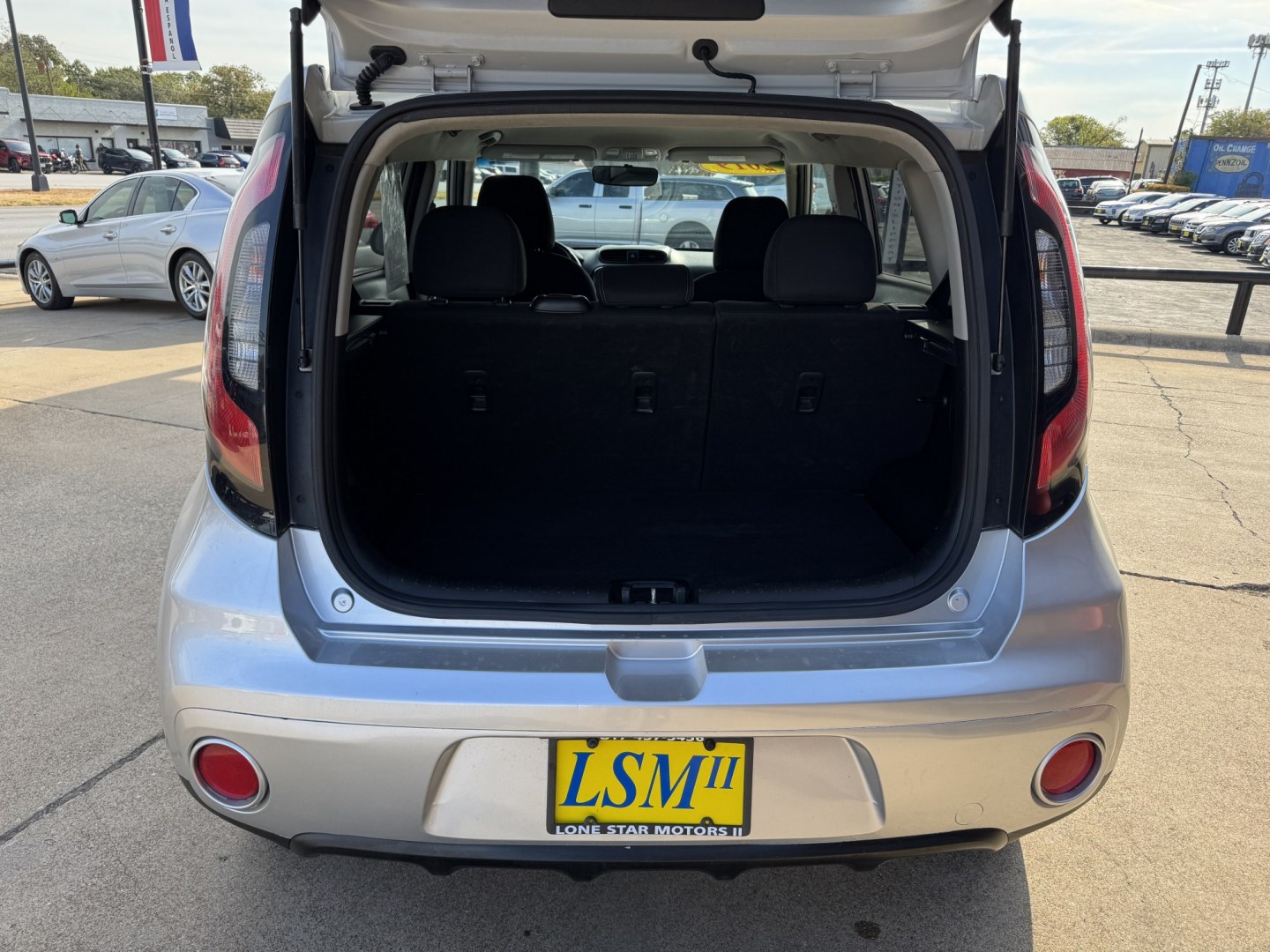 2019 SILVER KIA SOUL + (PLUS) (KNDJP3A55K7) , located at 5900 E. Lancaster Ave., Fort Worth, TX, 76112, (817) 457-5456, 0.000000, 0.000000- Photo#5