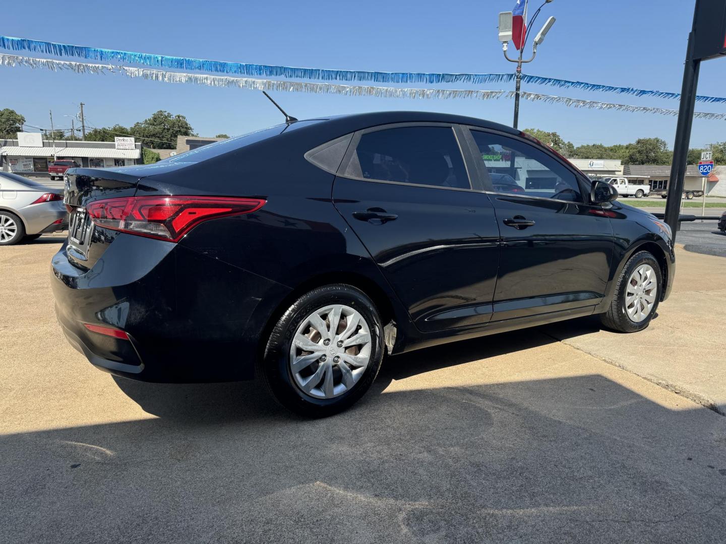 2018 BLACK HYUNDAI ACCENT SE; SEL (3KPC24A36JE) , located at 5900 E. Lancaster Ave., Fort Worth, TX, 76112, (817) 457-5456, 0.000000, 0.000000 - Photo#4