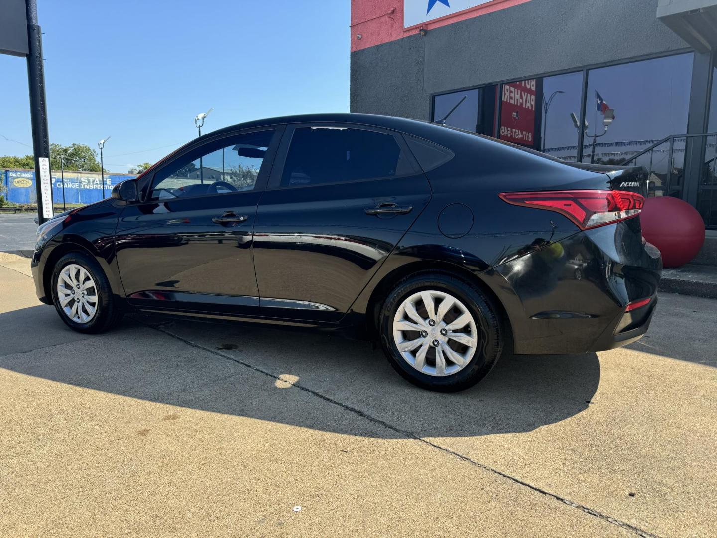 2018 BLACK HYUNDAI ACCENT SE; SEL (3KPC24A36JE) , located at 5900 E. Lancaster Ave., Fort Worth, TX, 76112, (817) 457-5456, 0.000000, 0.000000 - Photo#7