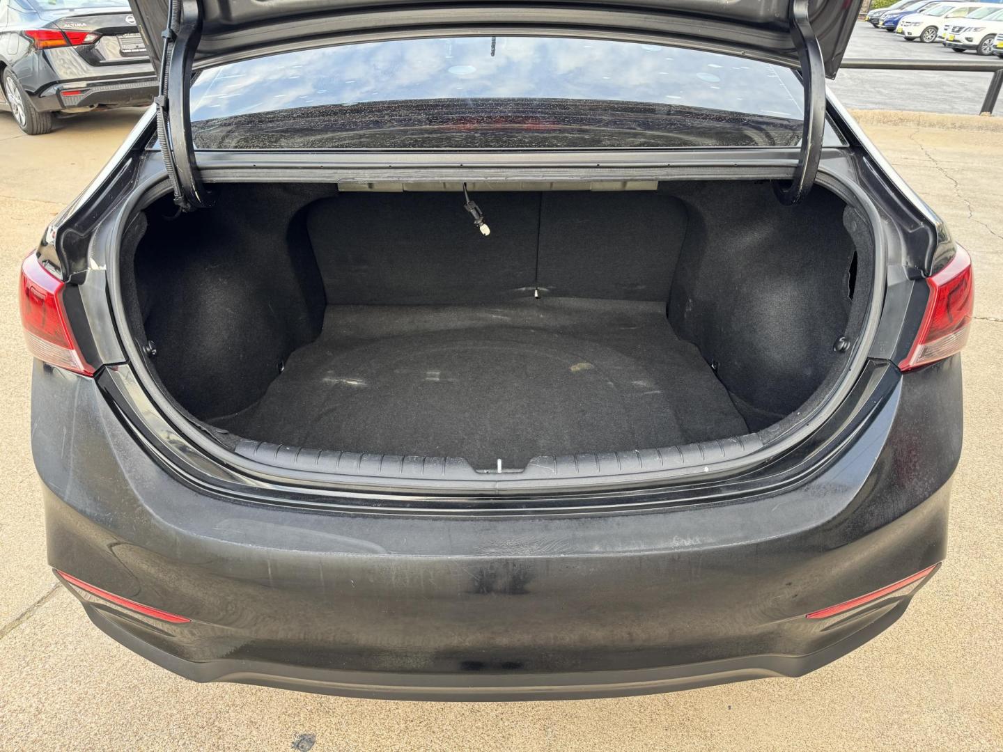 2018 BLACK HYUNDAI ACCENT SE; SEL (3KPC24A36JE) , located at 5900 E. Lancaster Ave., Fort Worth, TX, 76112, (817) 457-5456, 0.000000, 0.000000 - Photo#5