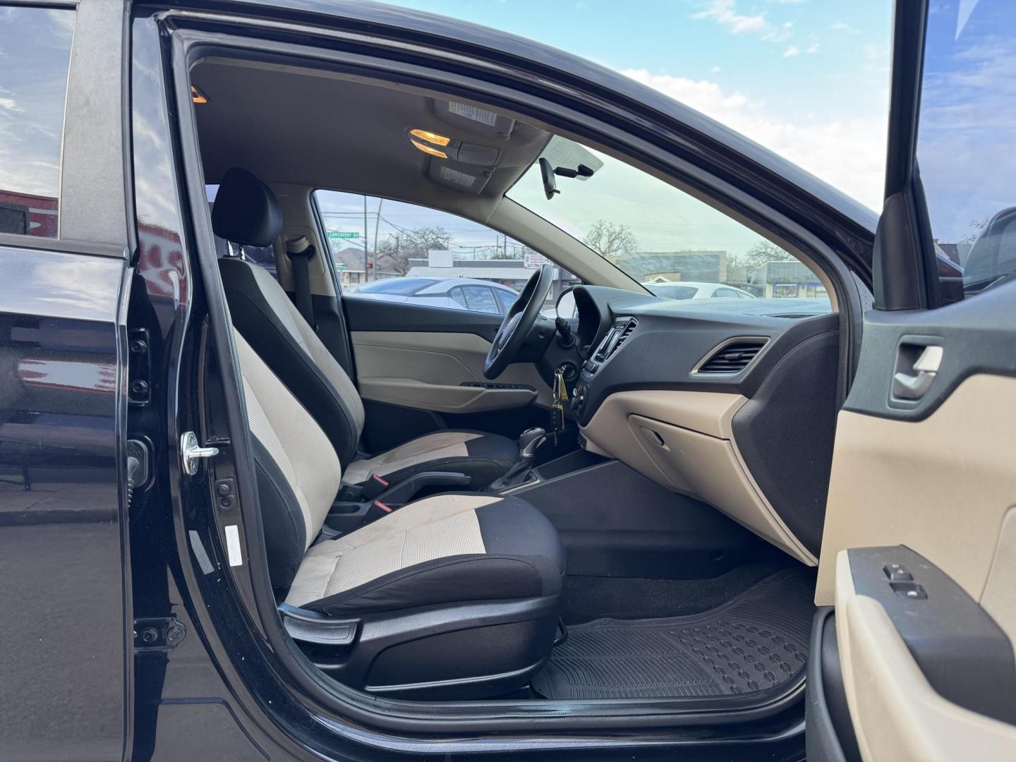 2018 BLACK HYUNDAI ACCENT SE; SEL (3KPC24A36JE) , located at 5900 E. Lancaster Ave., Fort Worth, TX, 76112, (817) 457-5456, 0.000000, 0.000000 - Photo#15