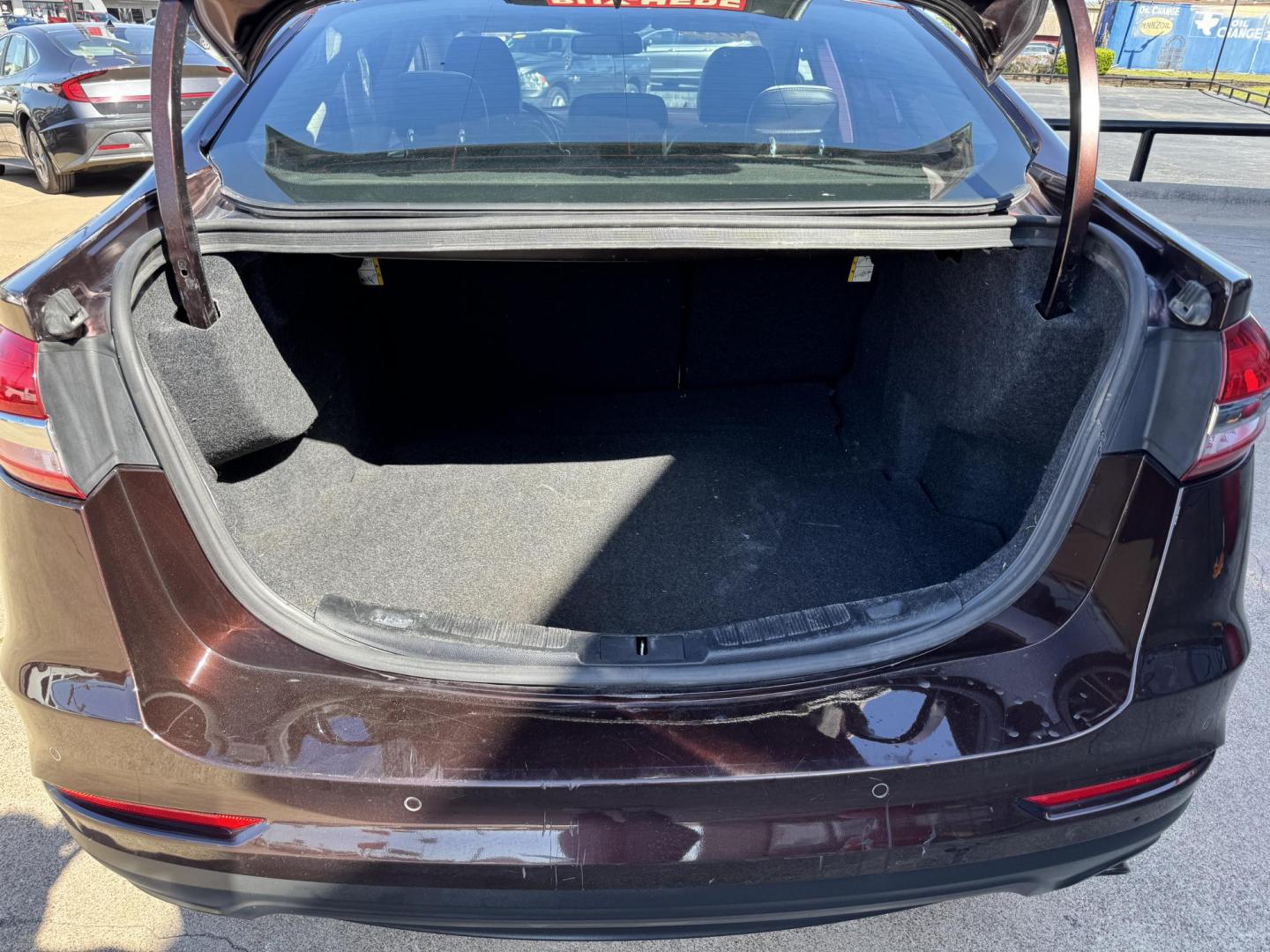 2019 RED FORD FUSION SE (3FA6P0HD7KR) , located at 5900 E. Lancaster Ave., Fort Worth, TX, 76112, (817) 457-5456, 0.000000, 0.000000 - Photo#5