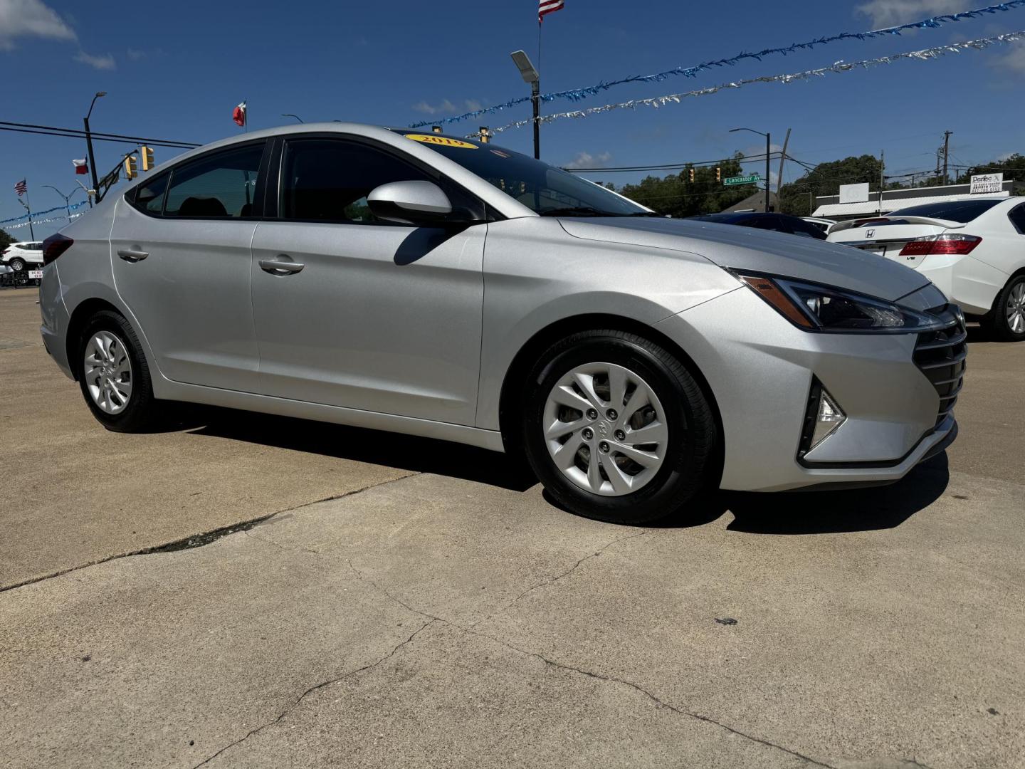 2019 SILVER HYUNDAI ELANTRA LIMITED; SE (5NPD74LF9KH) , located at 5900 E. Lancaster Ave., Fort Worth, TX, 76112, (817) 457-5456, 0.000000, 0.000000 - Photo#3