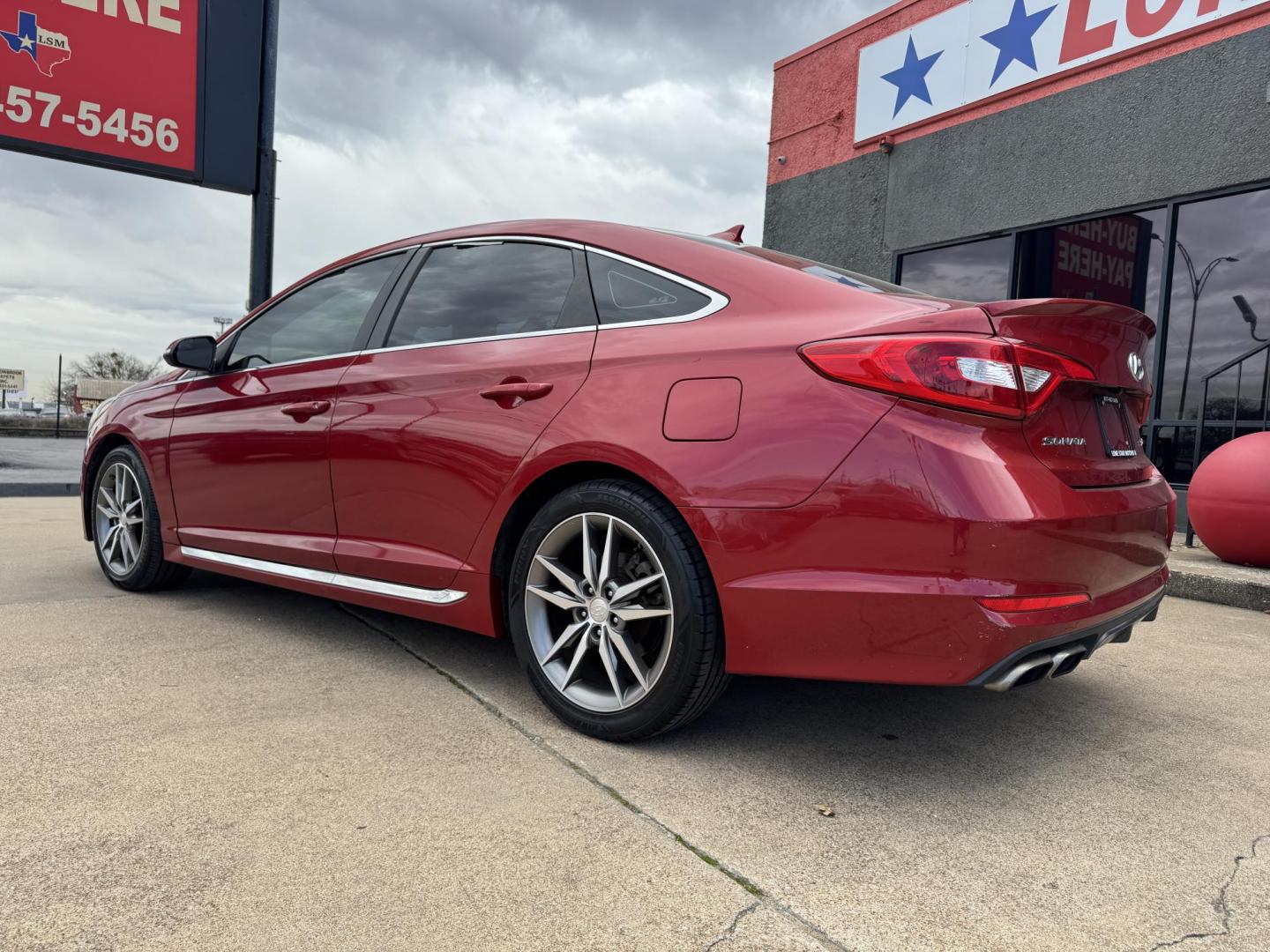 2017 RED HYUNDAI SONATA SPORT 2.0T; L (5NPE34ABXHH) , located at 5900 E. Lancaster Ave., Fort Worth, TX, 76112, (817) 457-5456, 0.000000, 0.000000 - Photo#6