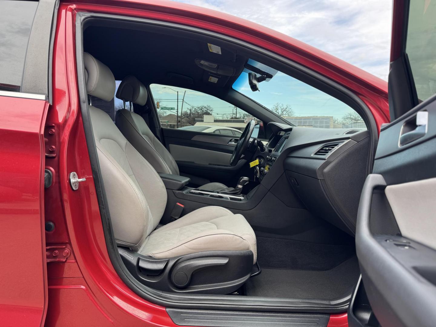 2017 RED HYUNDAI SONATA SPORT 2.0T; L (5NPE34ABXHH) , located at 5900 E. Lancaster Ave., Fort Worth, TX, 76112, (817) 457-5456, 0.000000, 0.000000 - Photo#15