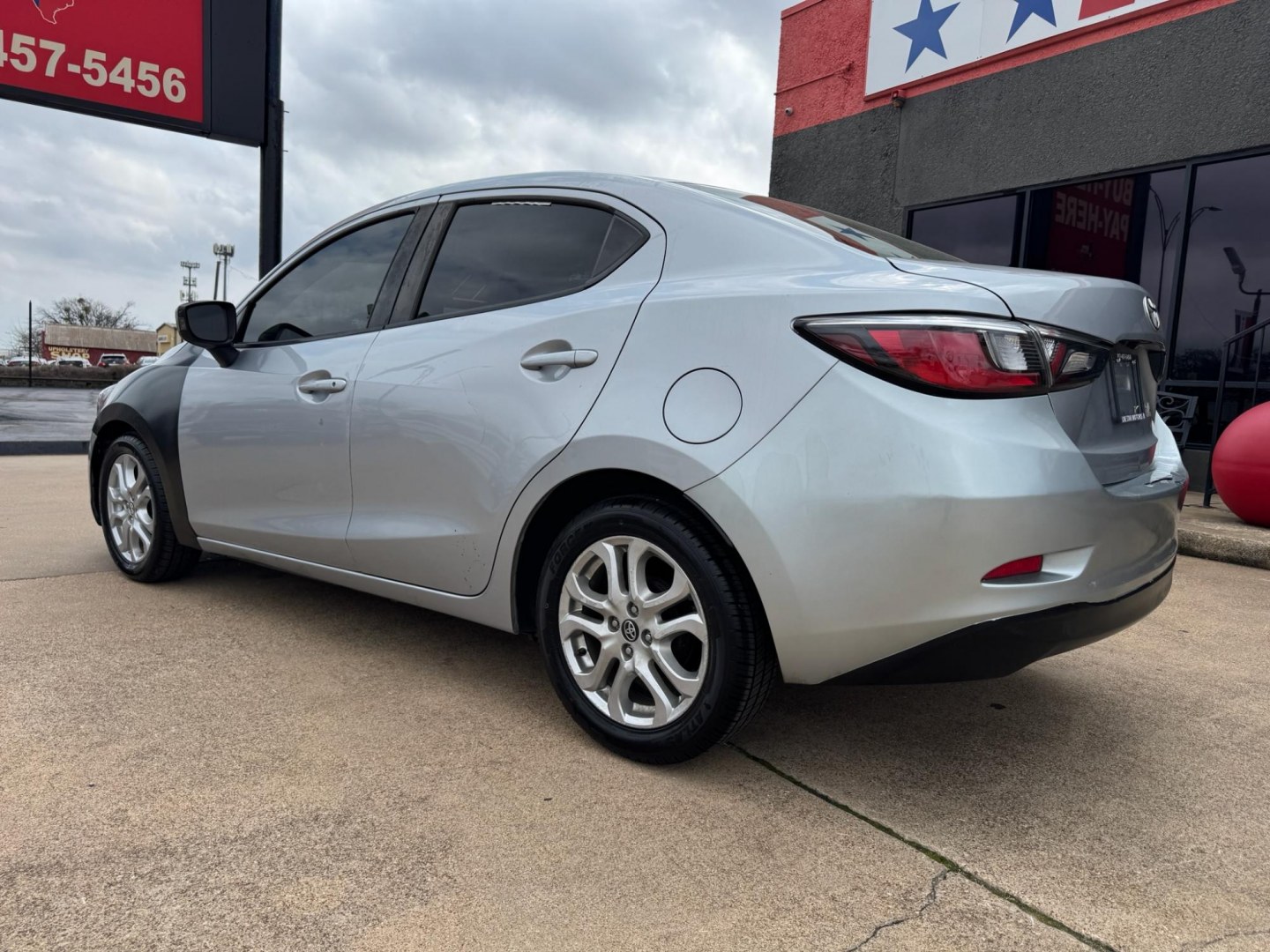 2018 SILVER TOYOTA YARIS IA BASE (3MYDLBYV2JY) , located at 5900 E. Lancaster Ave., Fort Worth, TX, 76112, (817) 457-5456, 0.000000, 0.000000- Photo#6