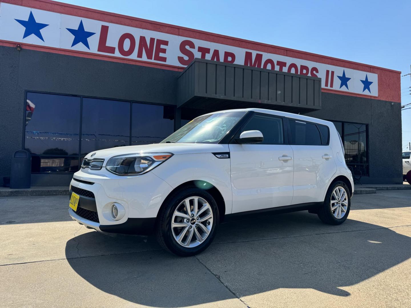 2017 WHITE KIA SOUL + (PLUS) (KNDJP3A56H7) , located at 5900 E. Lancaster Ave., Fort Worth, TX, 76112, (817) 457-5456, 0.000000, 0.000000 - Photo#1