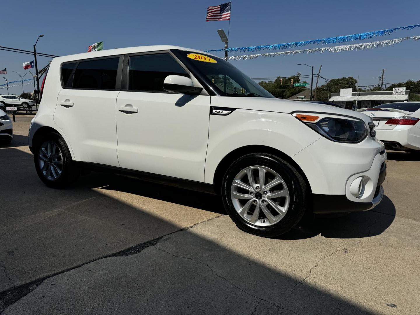 2017 WHITE KIA SOUL + (PLUS) (KNDJP3A56H7) , located at 5900 E. Lancaster Ave., Fort Worth, TX, 76112, (817) 457-5456, 0.000000, 0.000000 - Photo#3