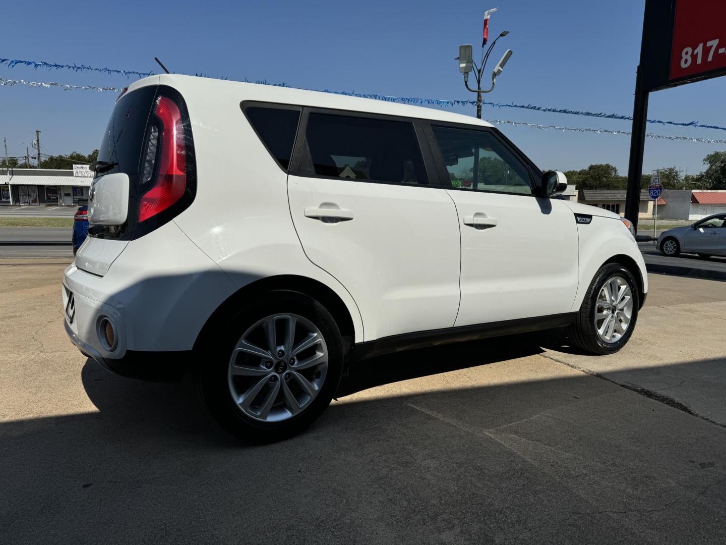 2017 WHITE KIA SOUL + (PLUS) (KNDJP3A56H7) , located at 5900 E. Lancaster Ave., Fort Worth, TX, 76112, (817) 457-5456, 0.000000, 0.000000 - Photo#4