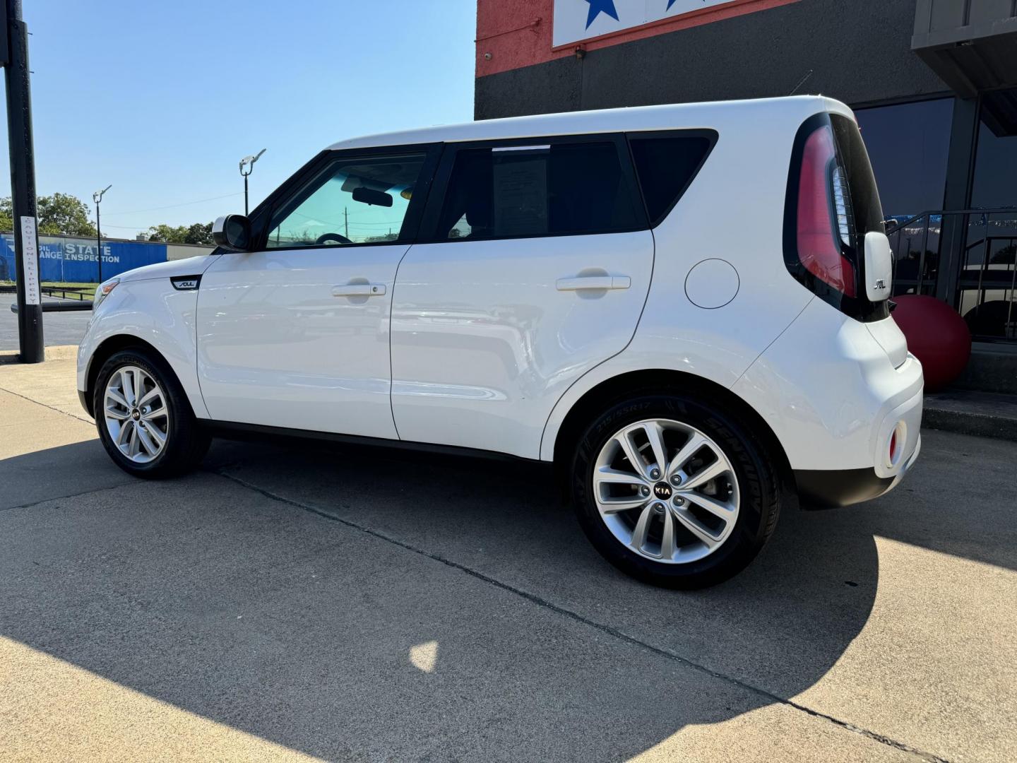 2017 WHITE KIA SOUL + (PLUS) (KNDJP3A56H7) , located at 5900 E. Lancaster Ave., Fort Worth, TX, 76112, (817) 457-5456, 0.000000, 0.000000 - Photo#7