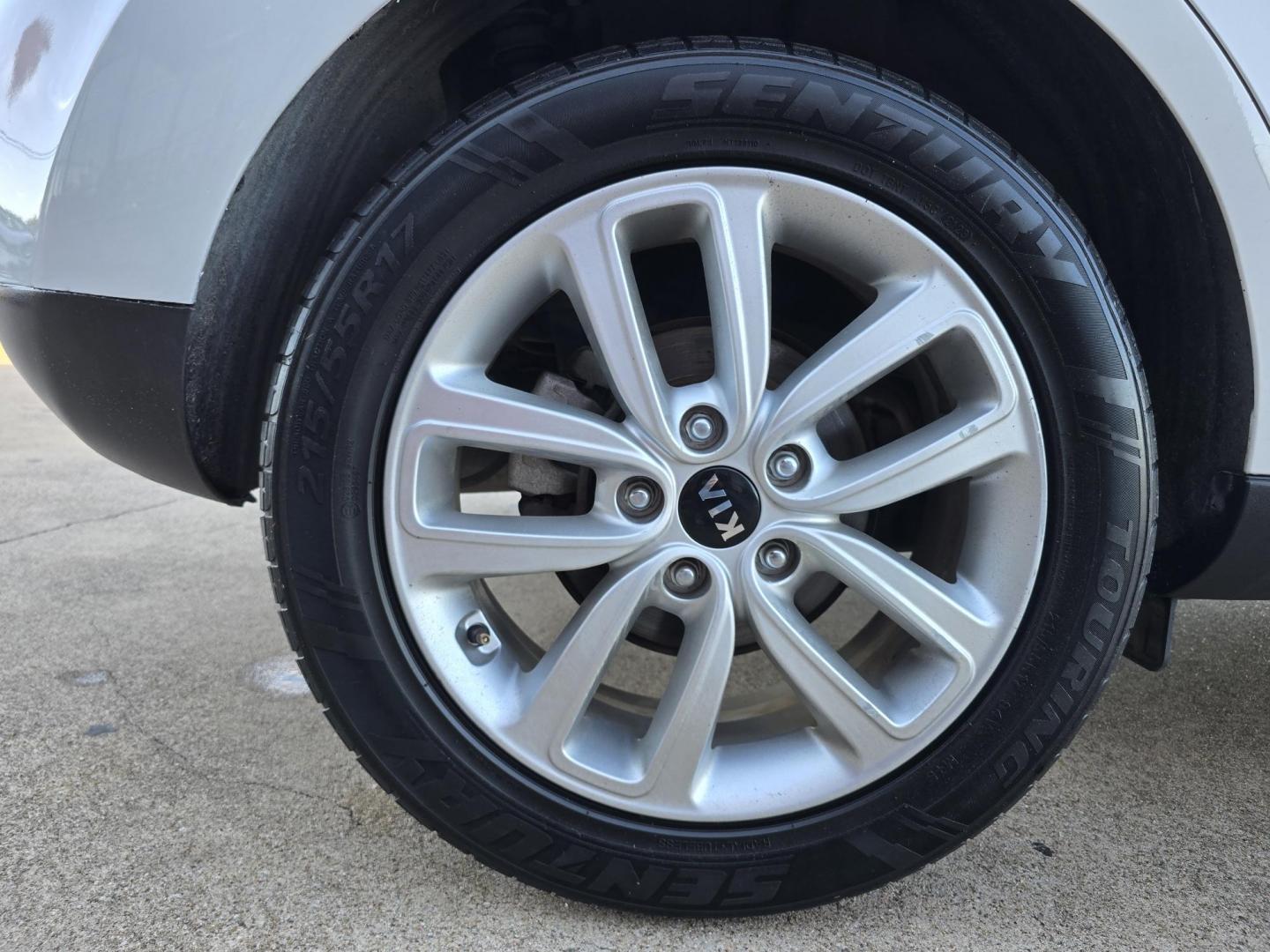 2017 WHITE KIA SOUL + (PLUS) (KNDJP3A56H7) , located at 5900 E. Lancaster Ave., Fort Worth, TX, 76112, (817) 457-5456, 0.000000, 0.000000 - Photo#21