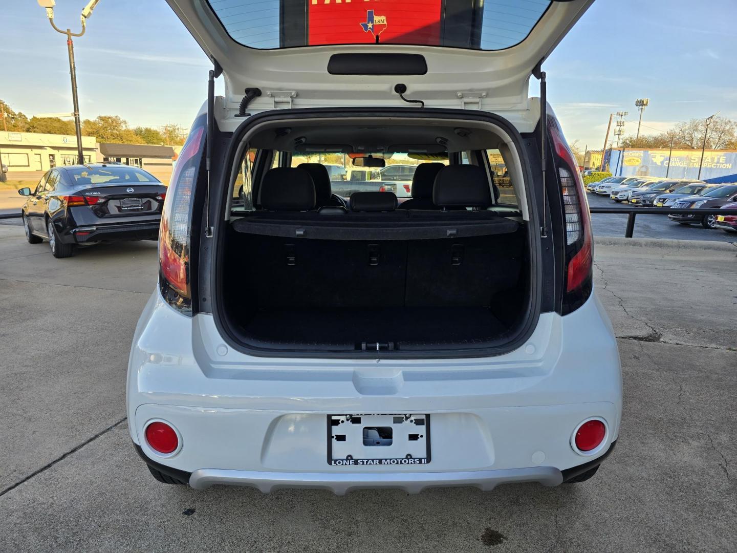 2017 WHITE KIA SOUL + (PLUS) (KNDJP3A56H7) , located at 5900 E. Lancaster Ave., Fort Worth, TX, 76112, (817) 457-5456, 0.000000, 0.000000 - Photo#5