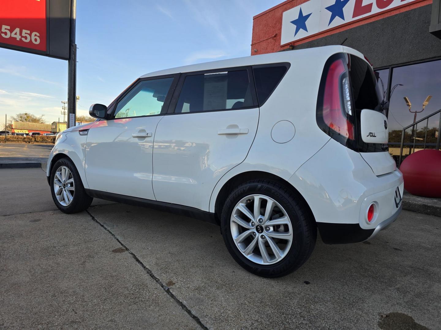 2017 WHITE KIA SOUL + (PLUS) (KNDJP3A56H7) , located at 5900 E. Lancaster Ave., Fort Worth, TX, 76112, (817) 457-5456, 0.000000, 0.000000 - Photo#6