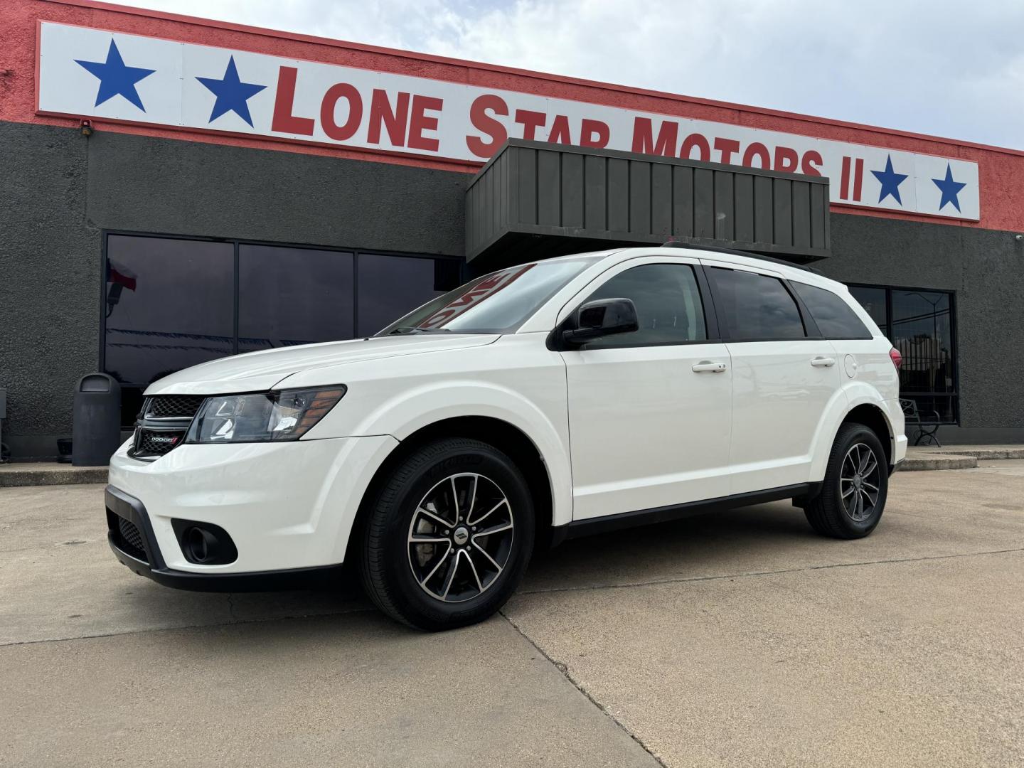 2018 WHITE DODGE JOURNEY SXT (3C4PDCBG8JT) , located at 5900 E. Lancaster Ave., Fort Worth, TX, 76112, (817) 457-5456, 0.000000, 0.000000 - Photo#1